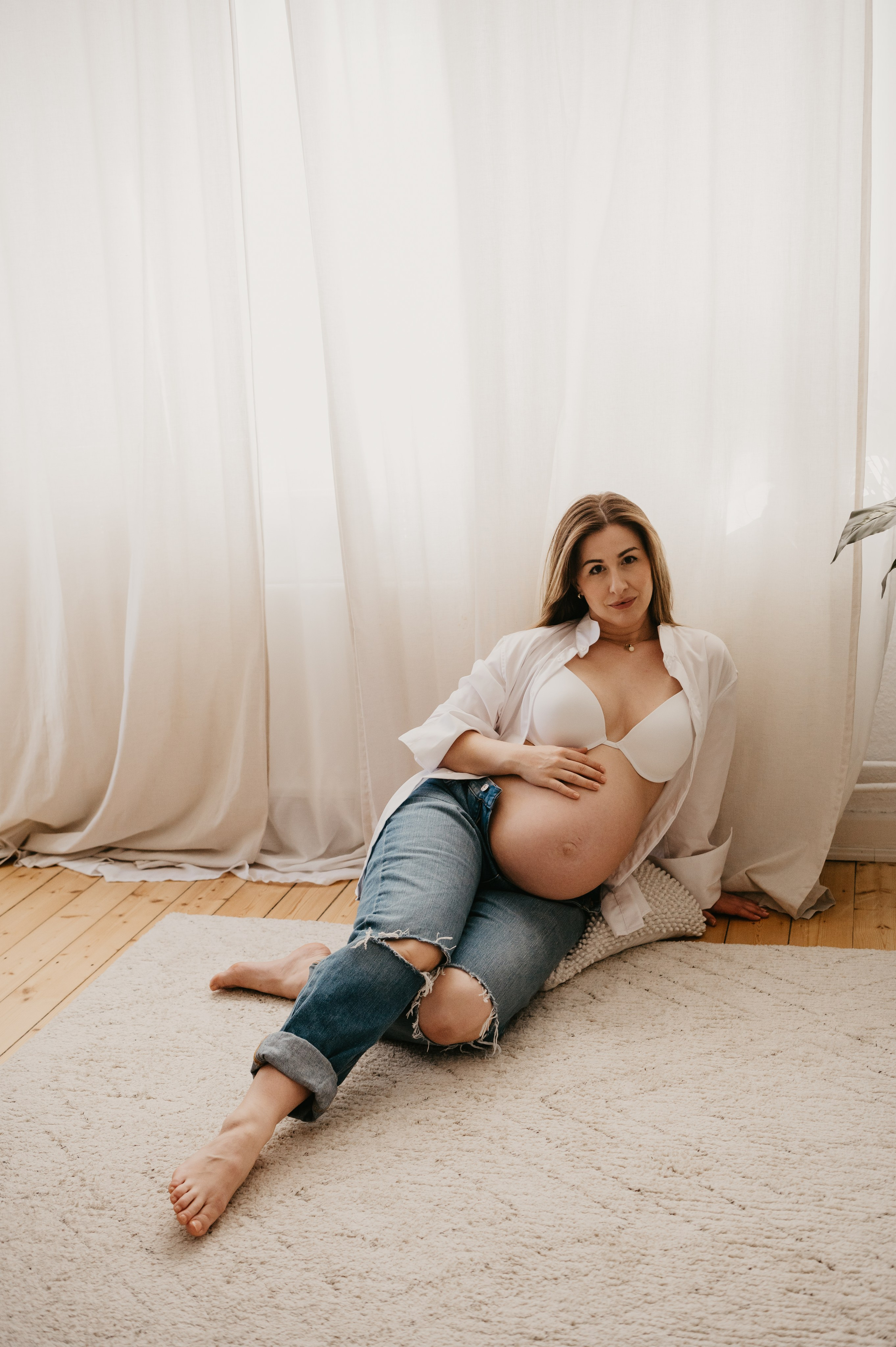 Hayley. Maternity Newborn and Family photographer Hamburg Claire Hambley
