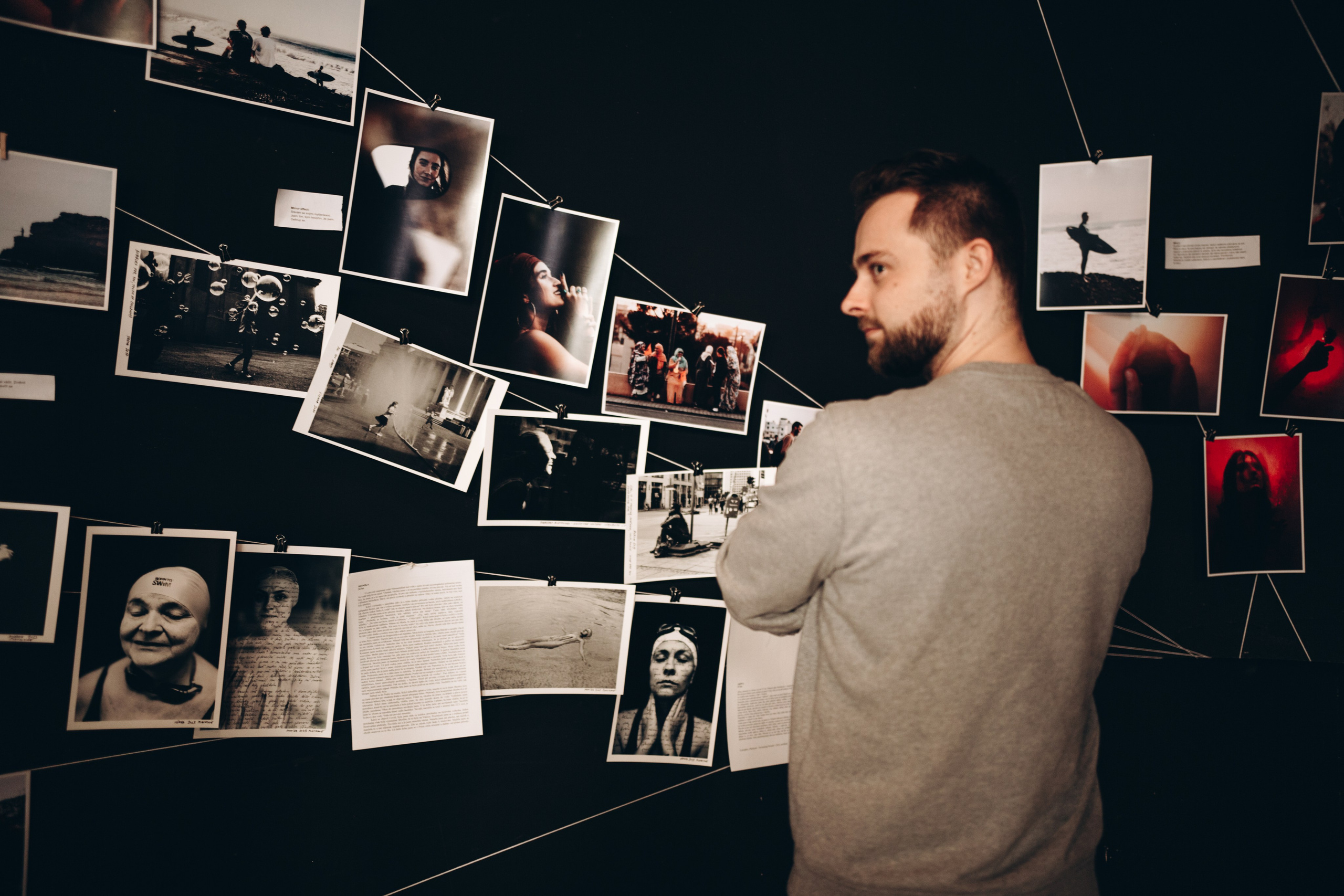 VERNISÁŽ. Dana Lišková — Empathetic Photographer | Introspective Artist |Neurodivergent Coach | Founder of Artepy.cz