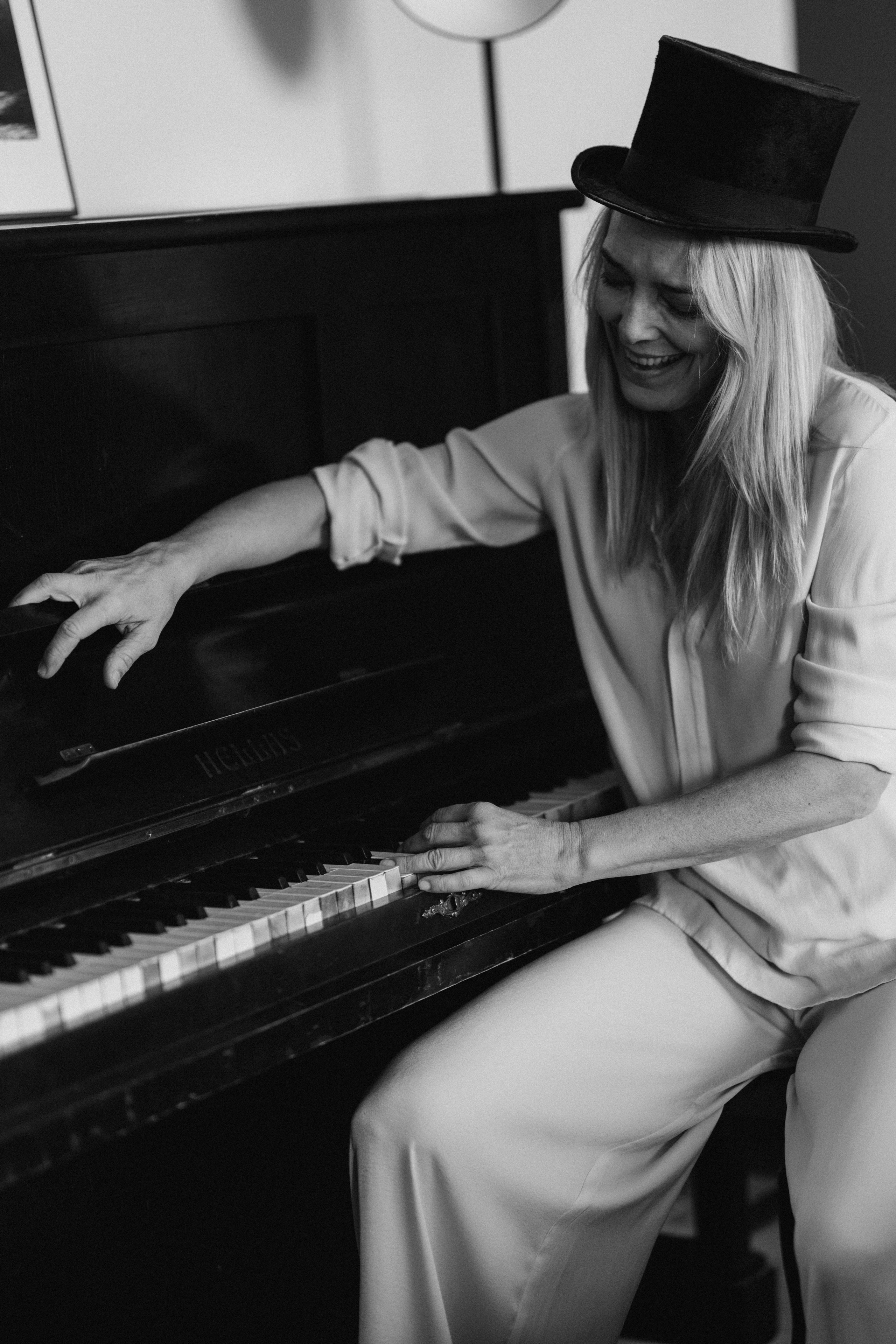 Minna Tervamäki. Wedding and portrait photographer in Helsinki Vickan O