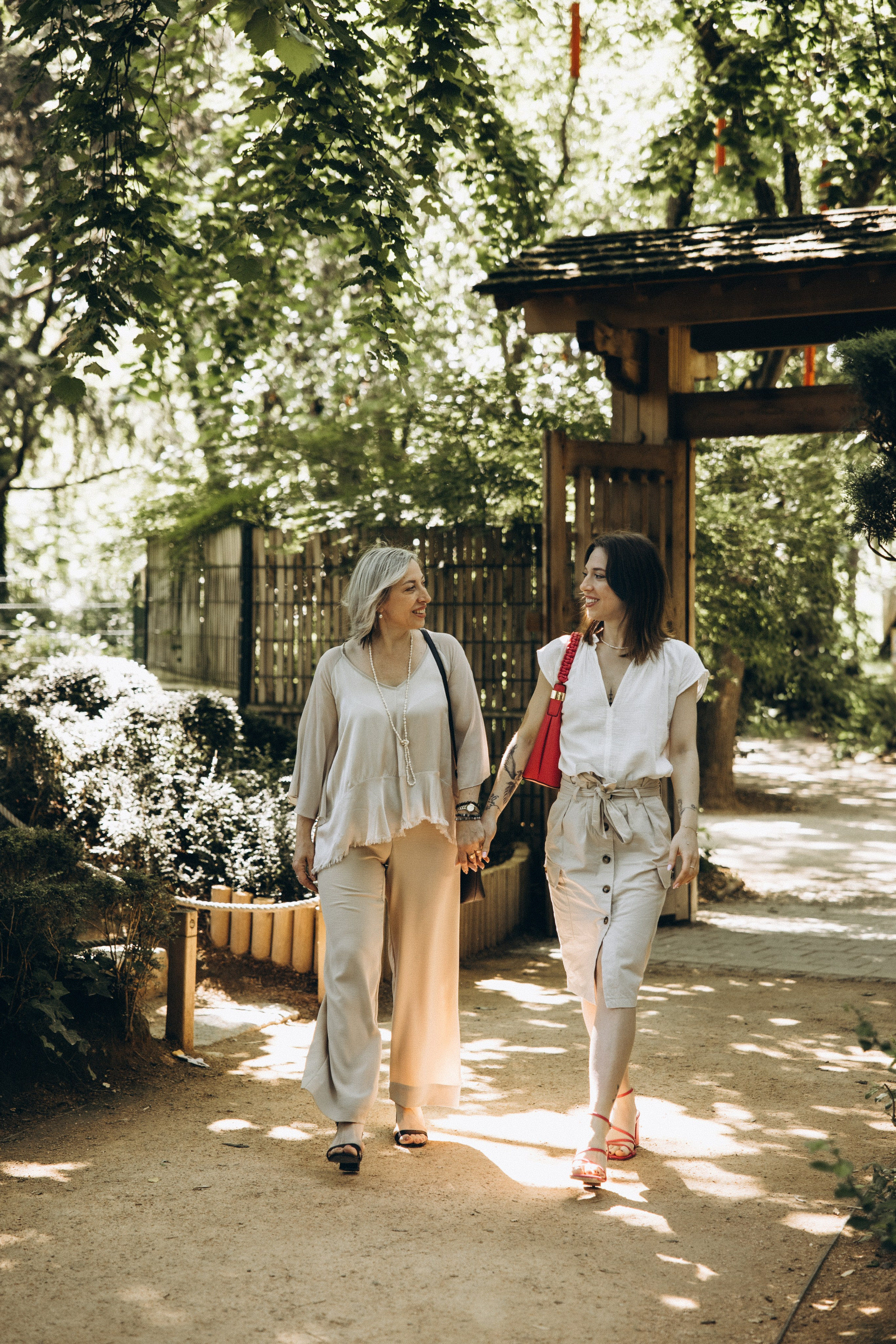 Mother-daughter photoshoot at Jardin Japonais de Toulouse. Eugénie Smirnova — Photographe à Toulouse et dans le Sud-Ouest