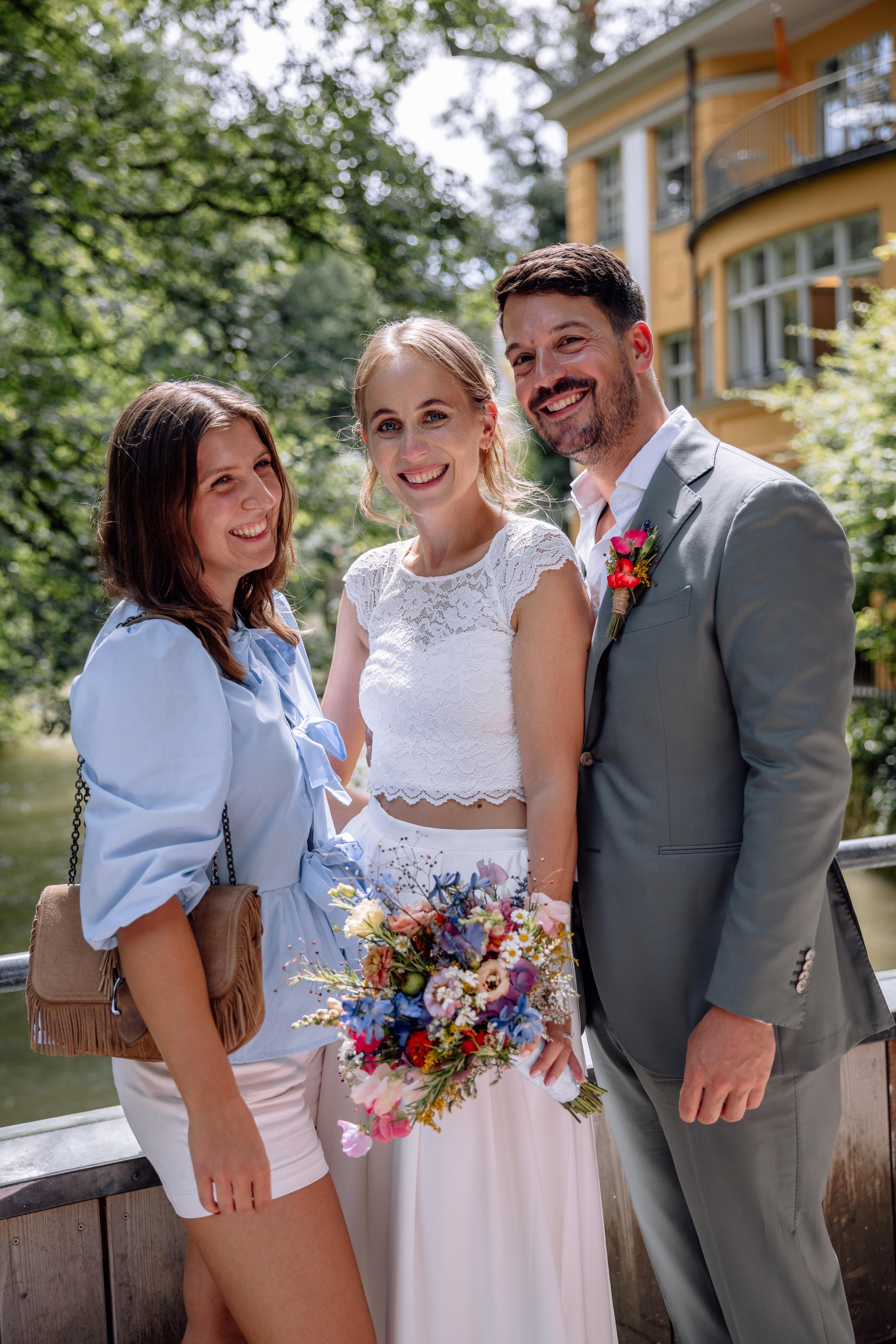 Sommerliche Hochzeitsfotos im Standesamt Mandlstraße & Schwabing. Hochzeitsfotograf München Taufe Familienfotograf Tanja Mauke