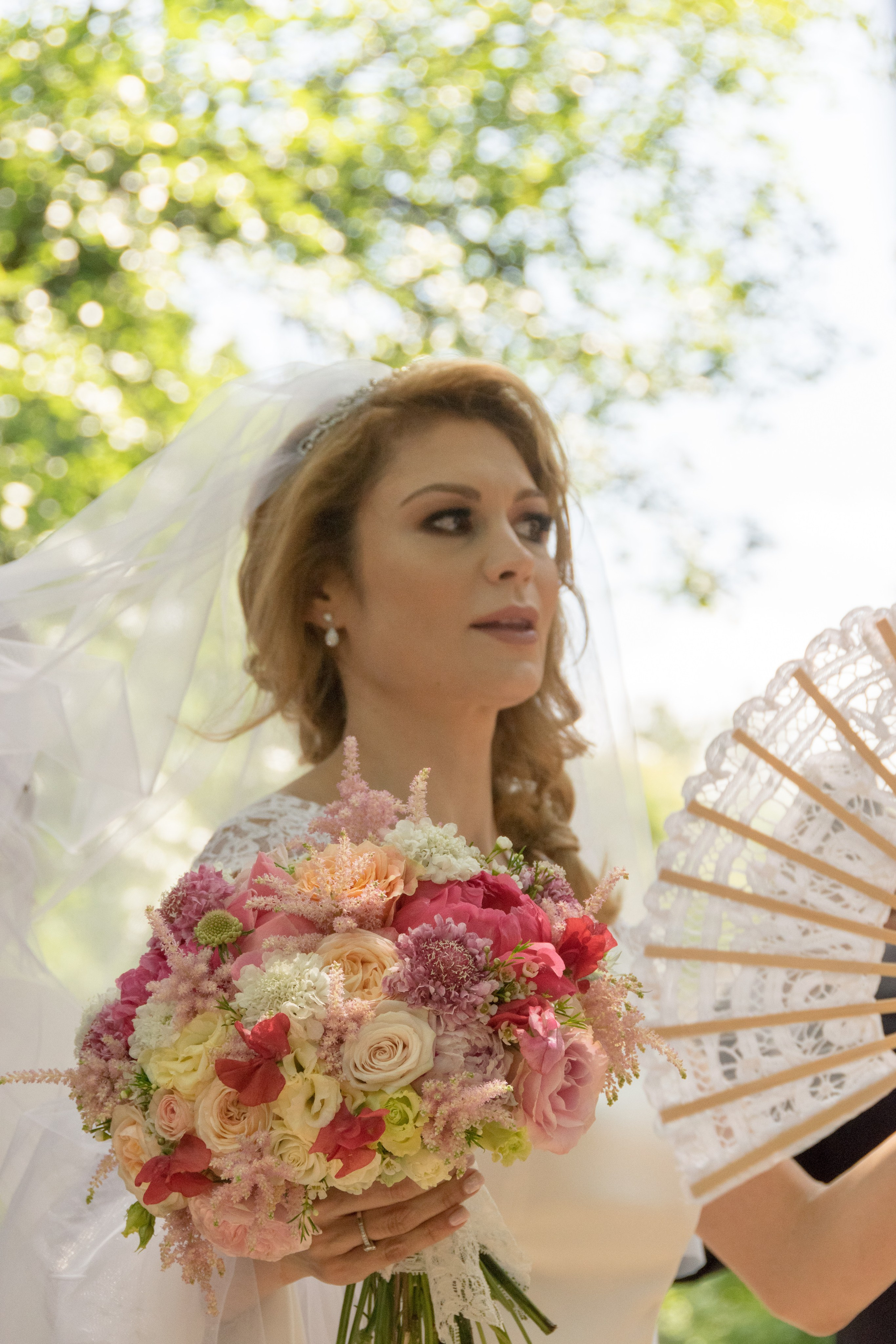 Sedinta foto la muzeul satului, fotografii de nunta, fotograf de nunta bucuresti, fotografii nunta in natura, pozing mireasa, obiceiuri, fotografie profesionala nunta, poze fashion, muzeul satului din bucuresti, emotii mireasa