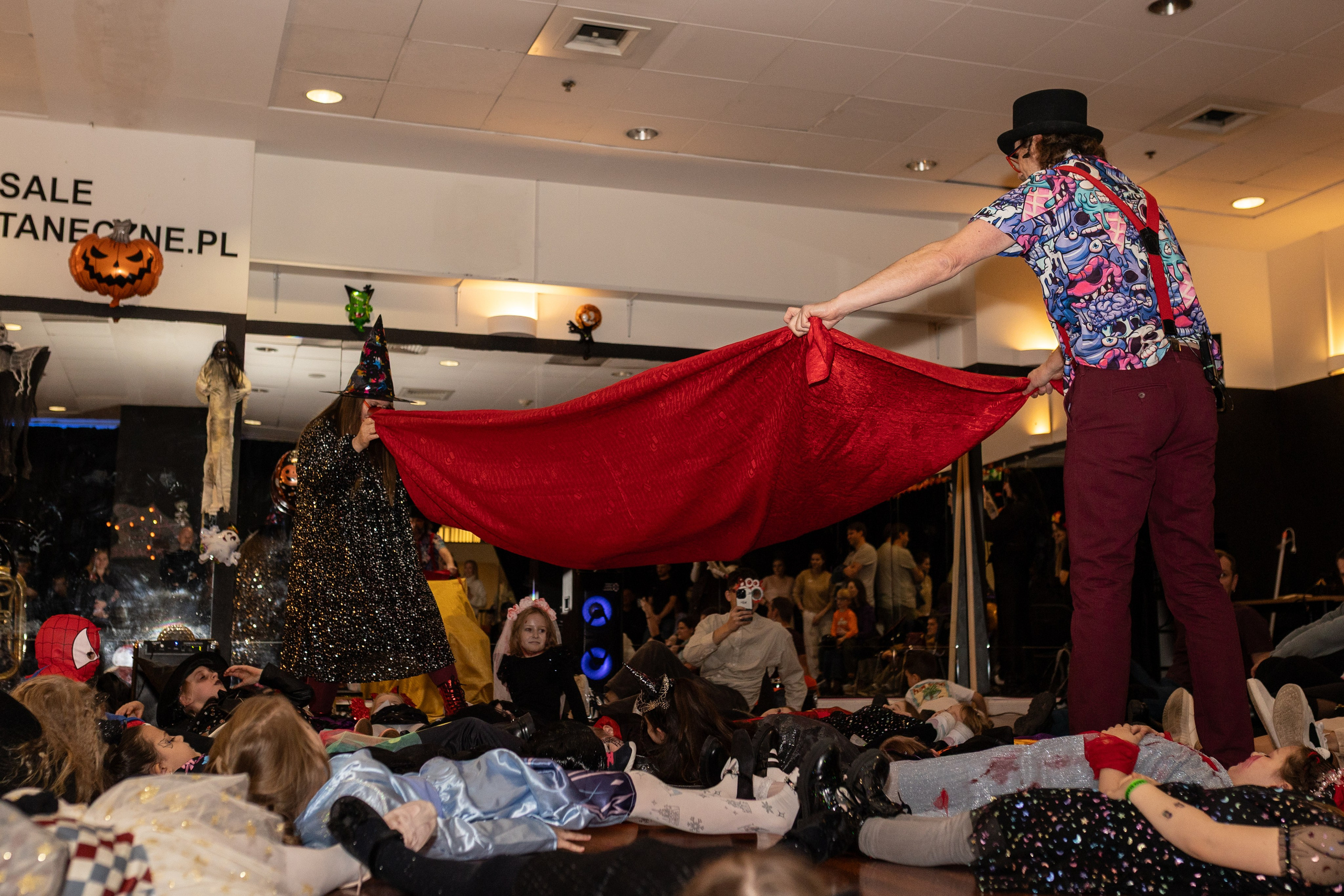 Leo dance studio Helloween 2025. Семейный и детский фотограф в Варшаве Мила Бобровская