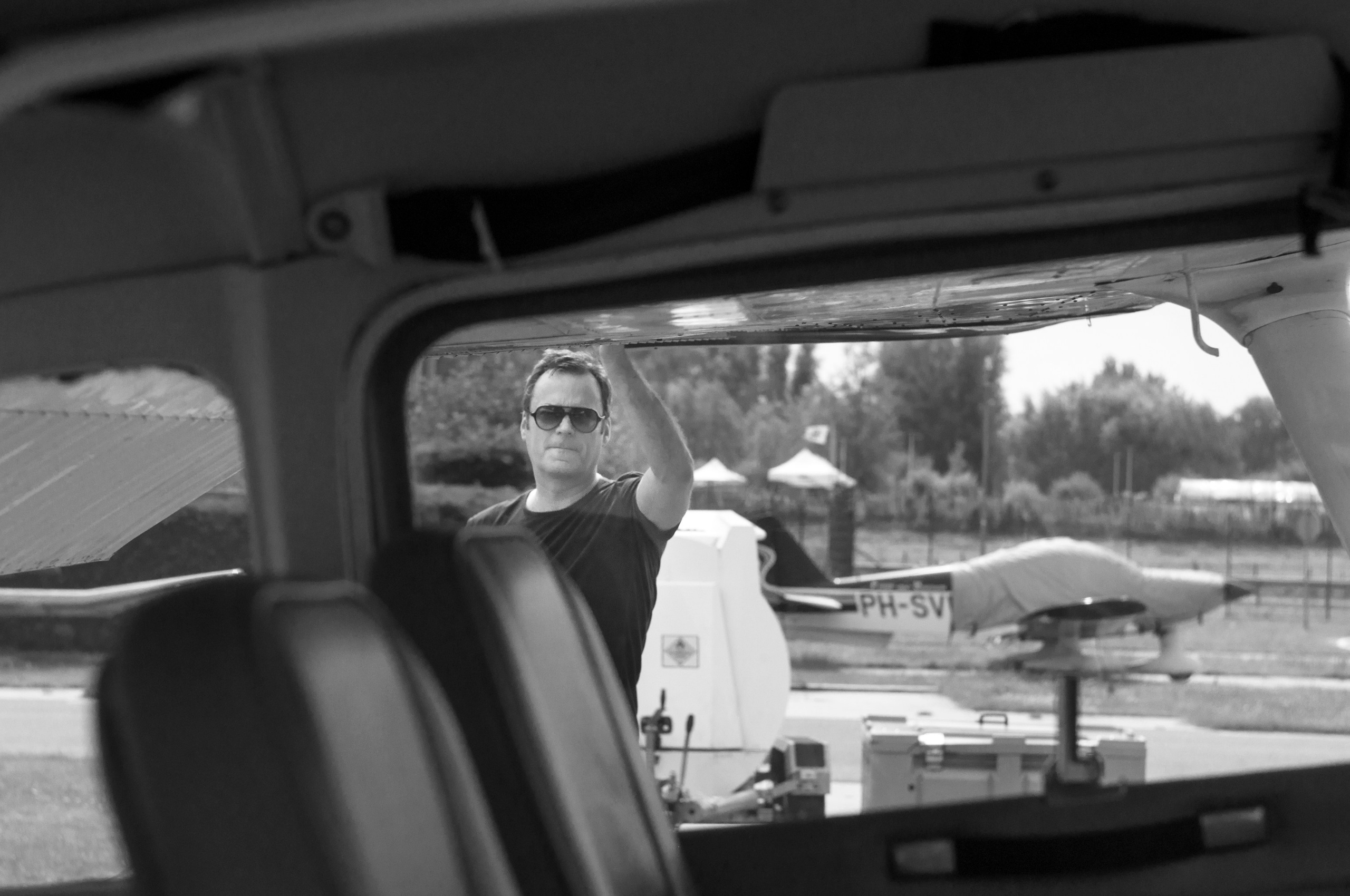 A photoshoot of a pilot and planes. Éclat Photos. Exclusive portrait photography service