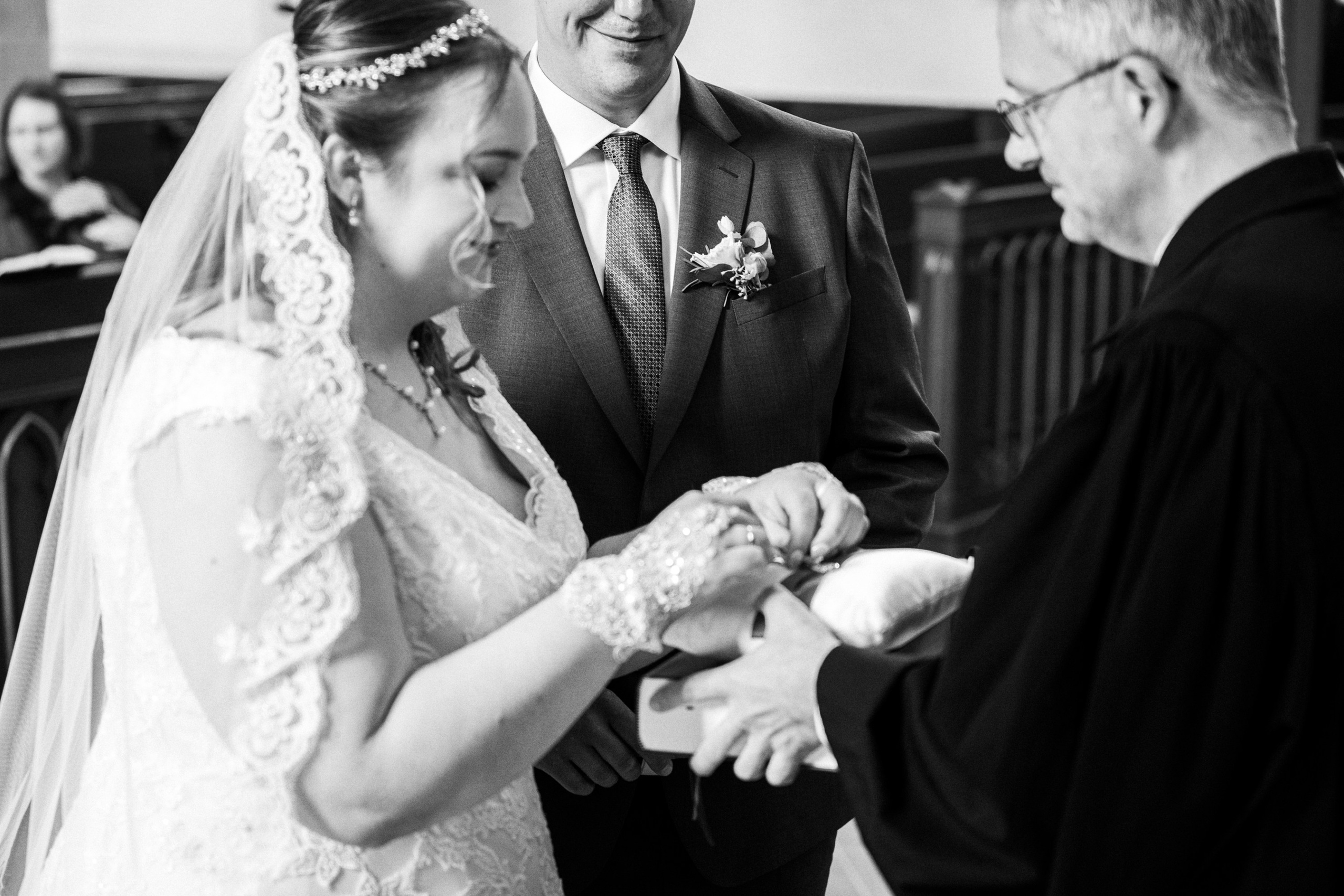 Kirchliche Trauung in Oerlinghausen. Hochzeitfotograf in Bielefeld