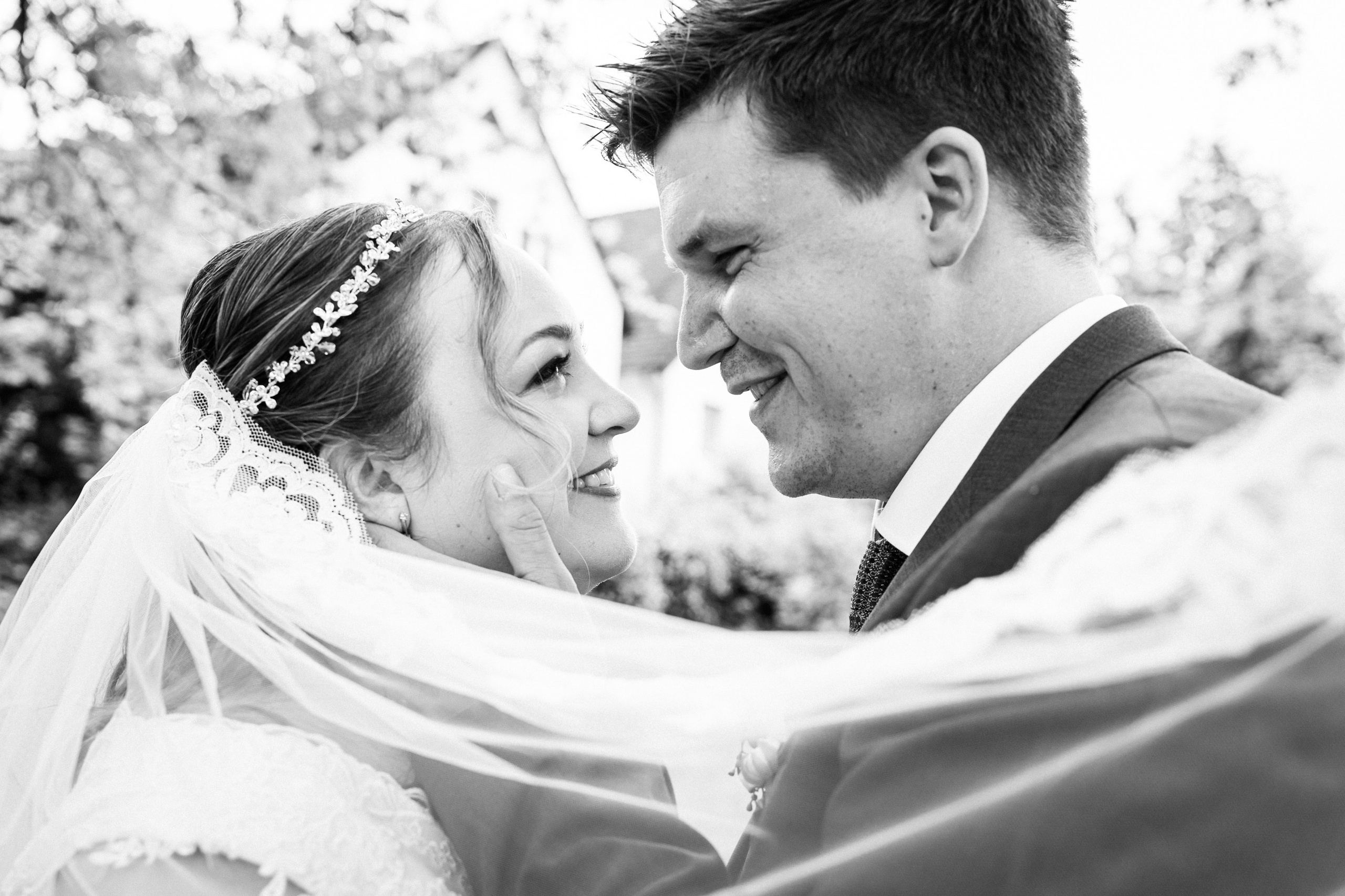 Kirchliche Trauung in Oerlinghausen. Hochzeitfotograf in Bielefeld