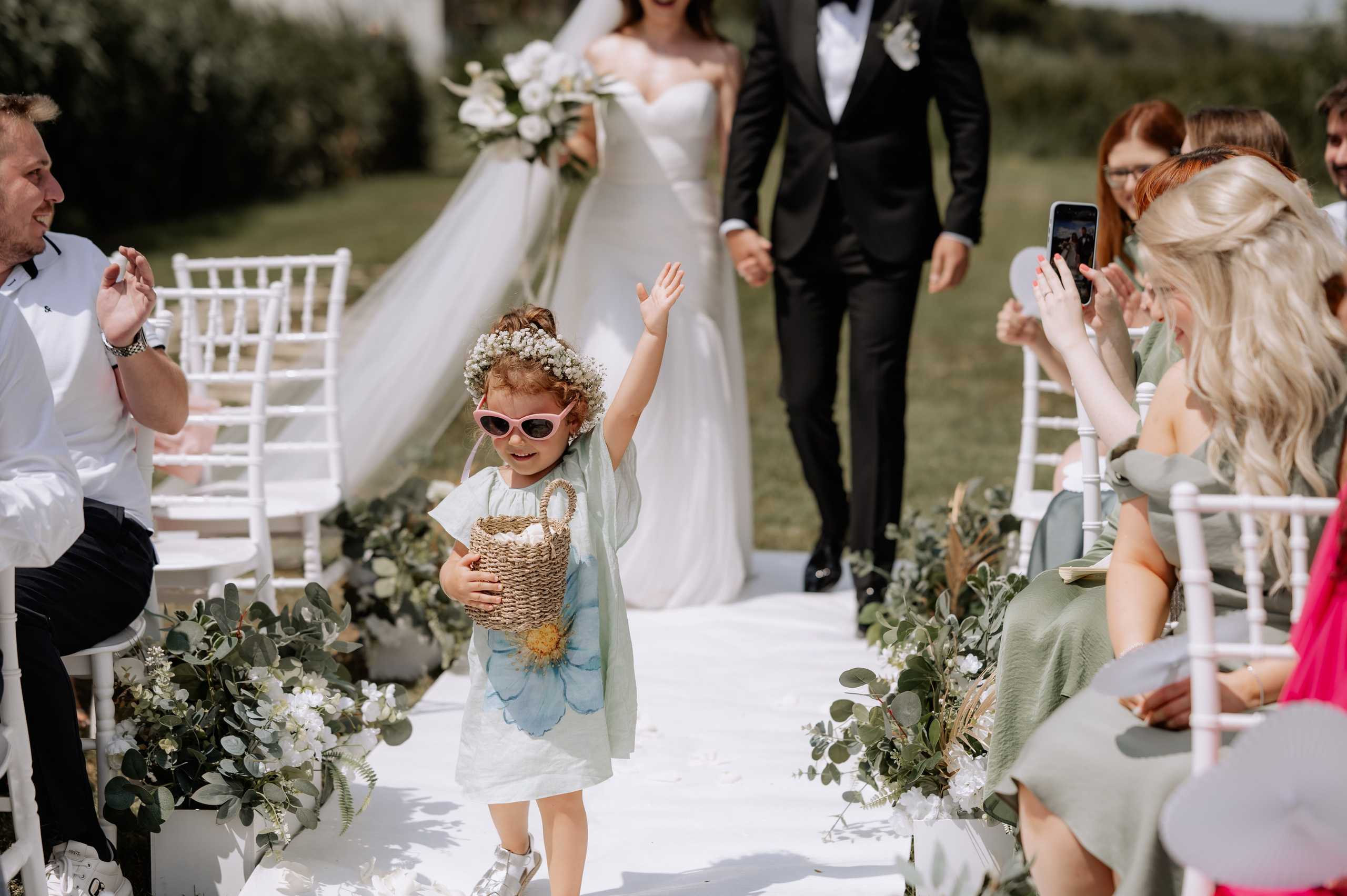 Cununie civila in aer liber , artificii de zi colorate , decor nunta , nunta la Hotel Traian. Proud Vision Weddings | Wedding Photography & Film — Servicii profesionale Foto Video Nunta Iasi