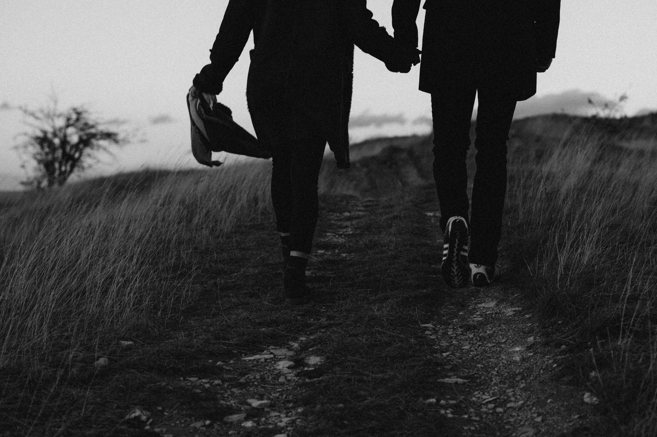 Wenn der Wind flüstert | Paarshooting am Gelben Berg. Фотограф в Нюрнберге Ирина Менерт из Ансбаха