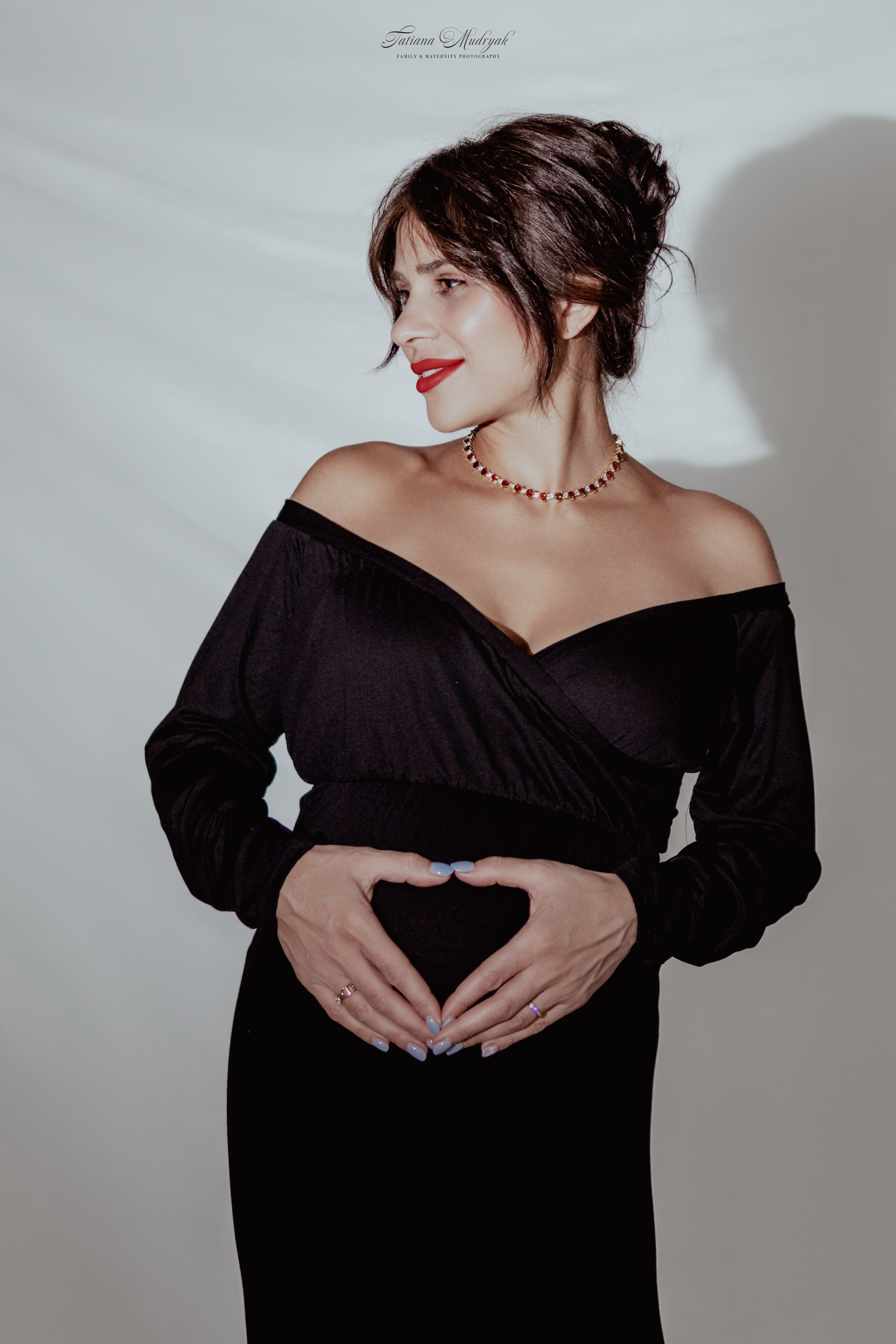 Maternity Photoshoot in Dresden — Studio & Outdoor. Family & Maternity Photographer in Dresden Tatiana Mudryak