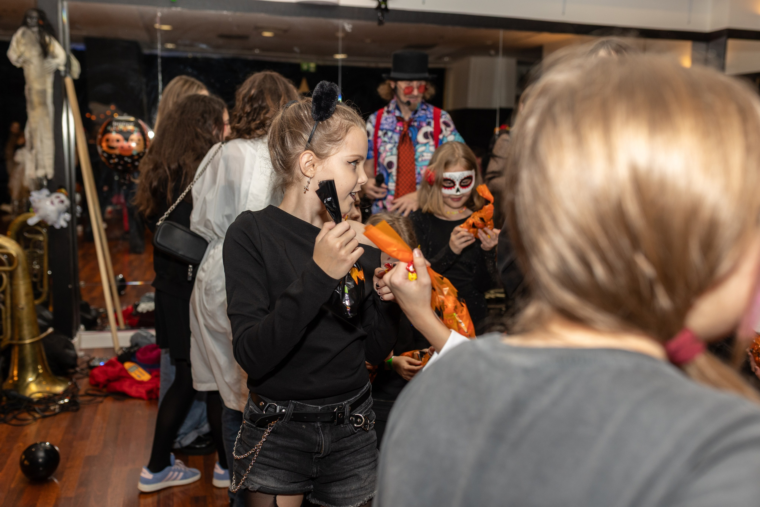 Leo dance studio Helloween 2025. Семейный и детский фотограф в Варшаве Мила Бобровская