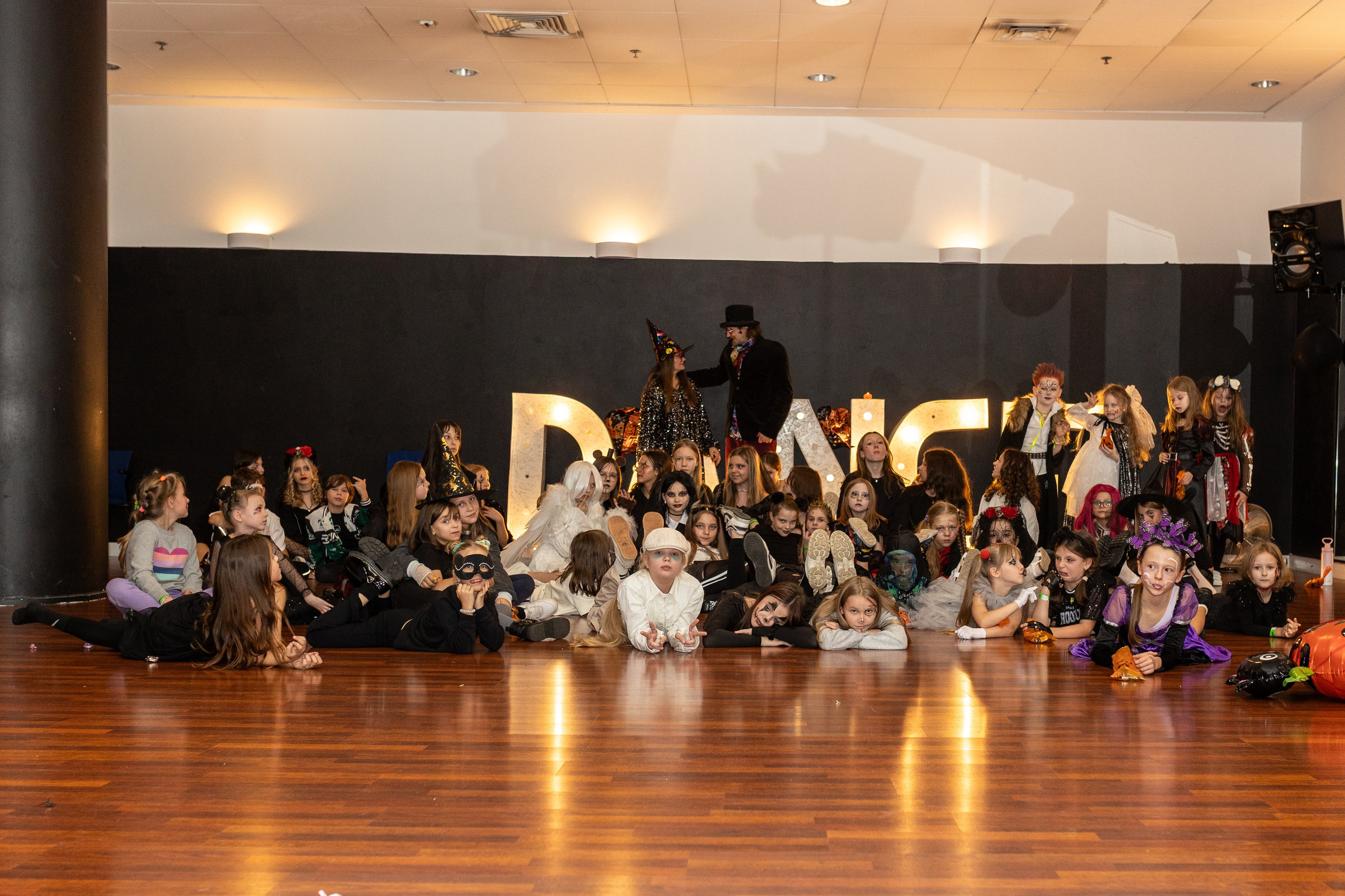 Leo dance studio Helloween 2025. Семейный и детский фотограф в Варшаве Мила Бобровская