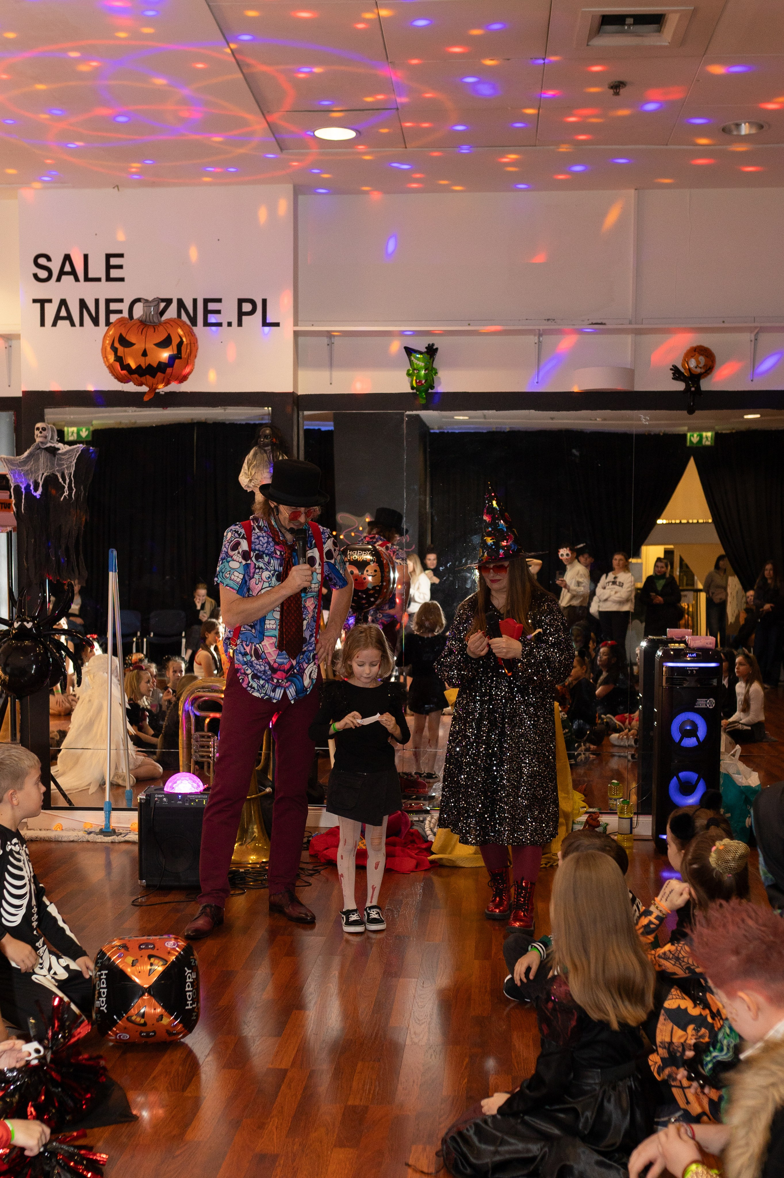 Leo dance studio Helloween 2025. Семейный и детский фотограф в Варшаве Мила Бобровская