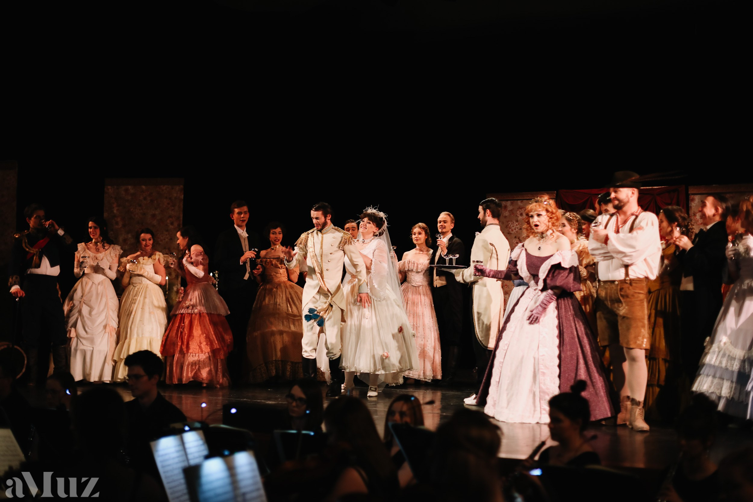 Opera Łąkowa. Fotograf Ślubny Warszawa - Sesje Biznesowe Rodzinne Eventy