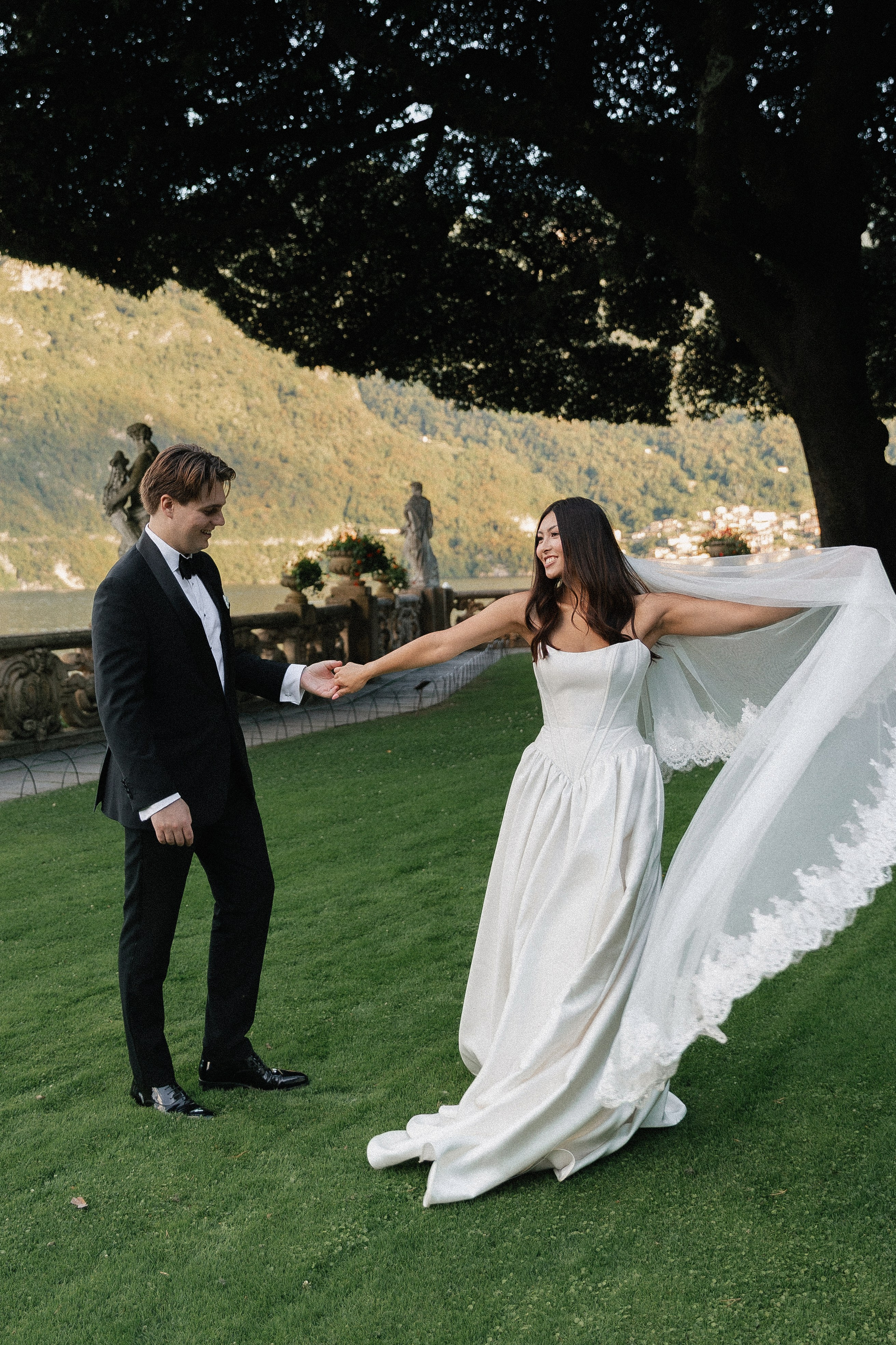 Lily & Zach, Villa del Balbianello. Photographer in Italy Anna Linnik