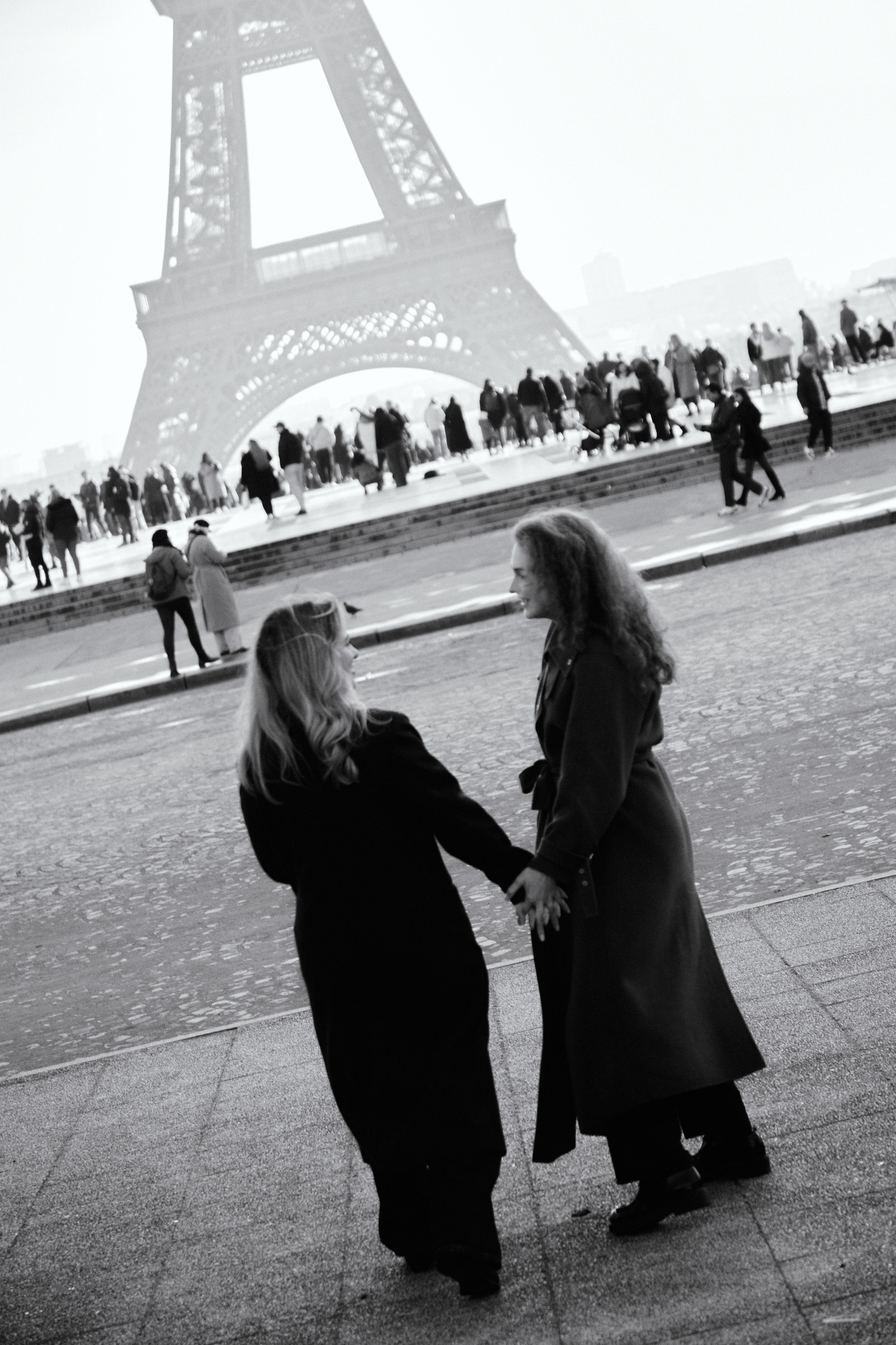 Friends. Photographer in Paris