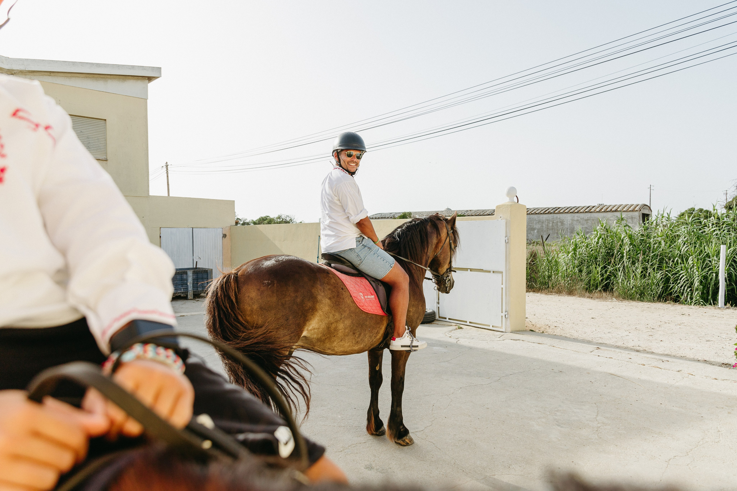 Marlene & Tiago com filhos. Passeios a Cavalo na Praia Peniche | Eco Salgados Agroturismo