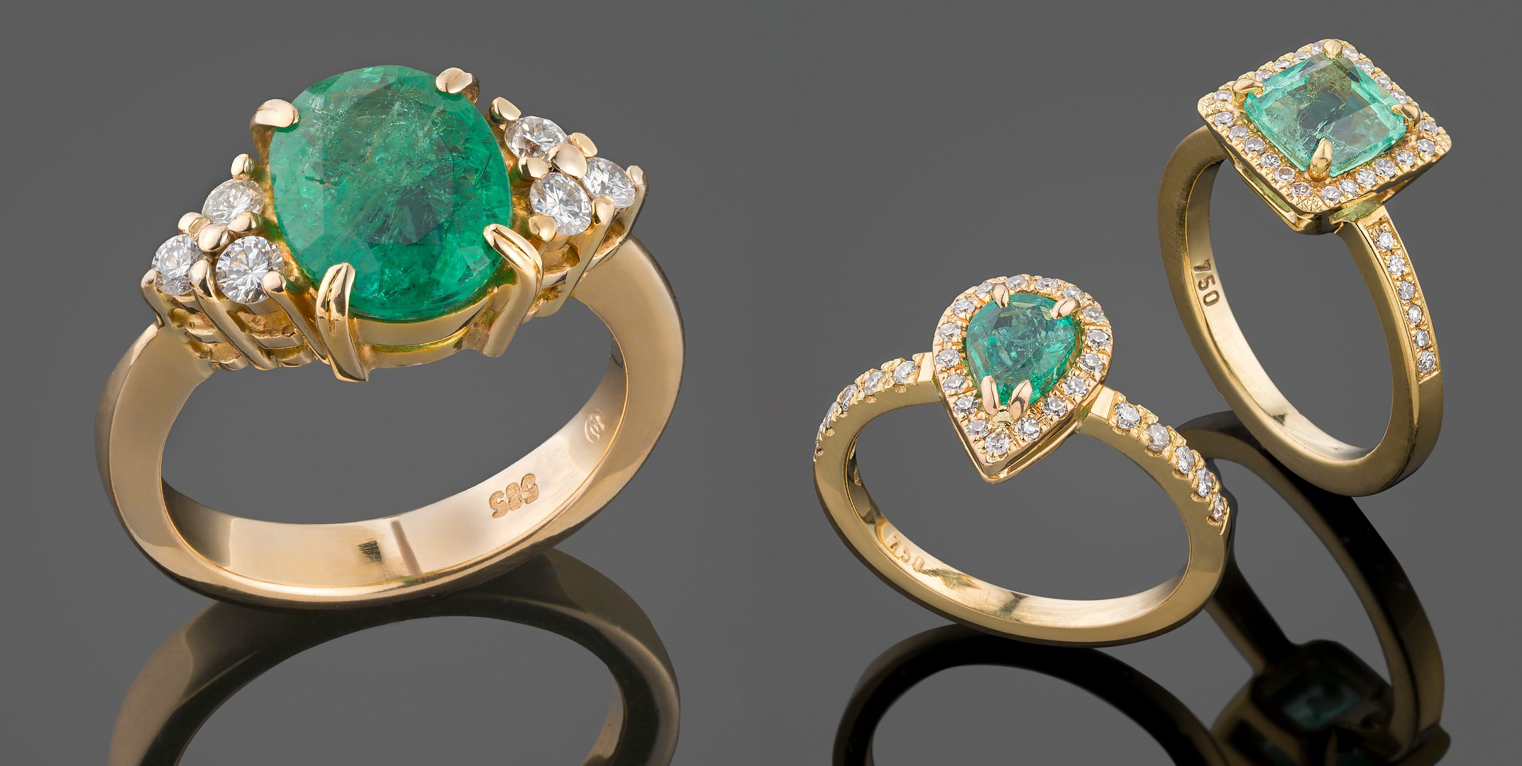 Tri zlana prstena sa Smaragdom.