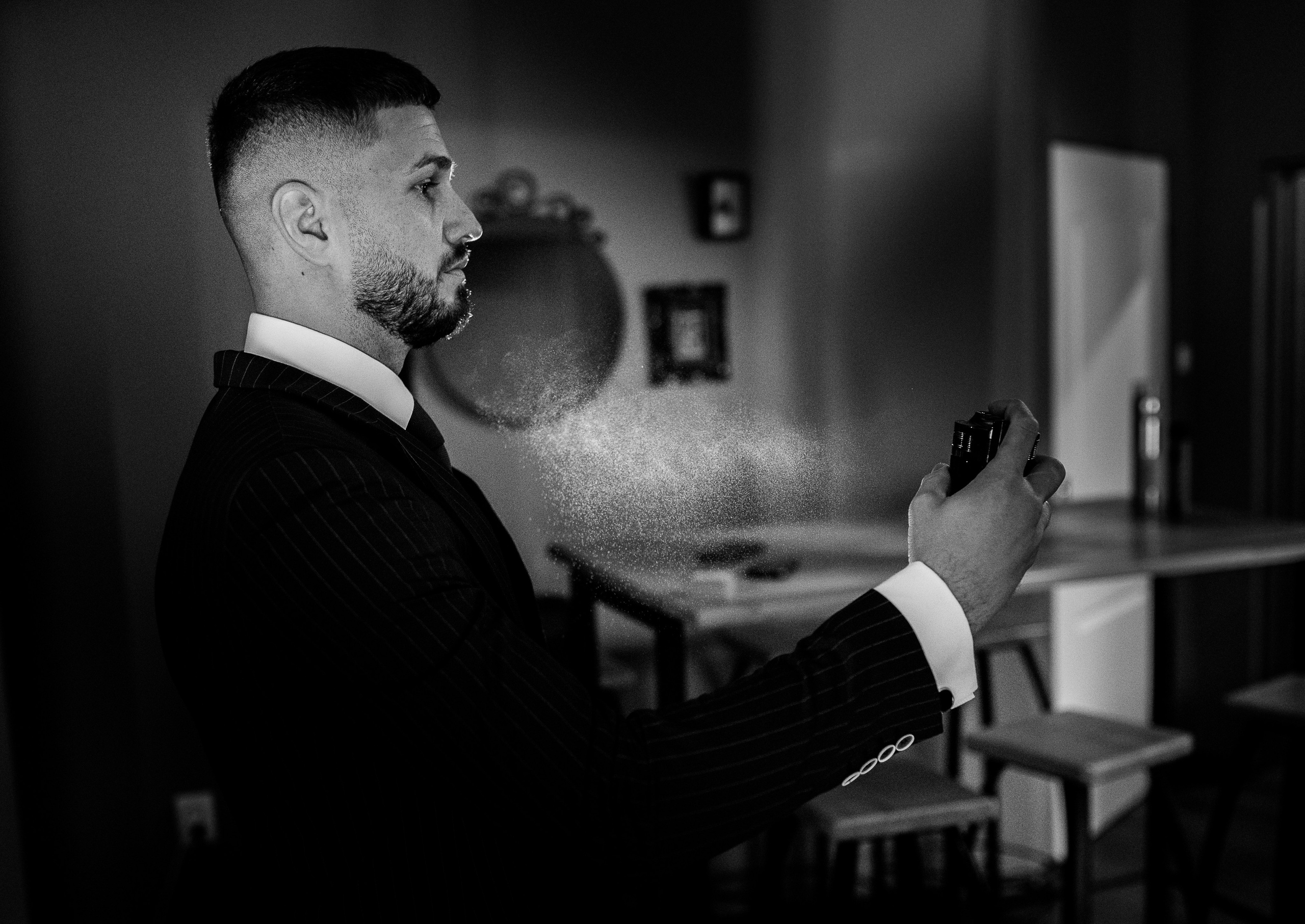 Fotograf profesionist de nuntă. Cu o abordare creativă și tehnici unice, spunem povestea voastră prin imagini pline de iubire și naturalețe. Descoperă arta fotografiei de nuntă . Fotograf Iasi, fotograf de nunta Suceava. Fotografii de nuntă. Pachet fotografii de nuntă. Fotograf Iasi, fotograf Suceava, fotograf Botosani, fotograf Romania. Servicii foto nuntă. Servicii foto-video.