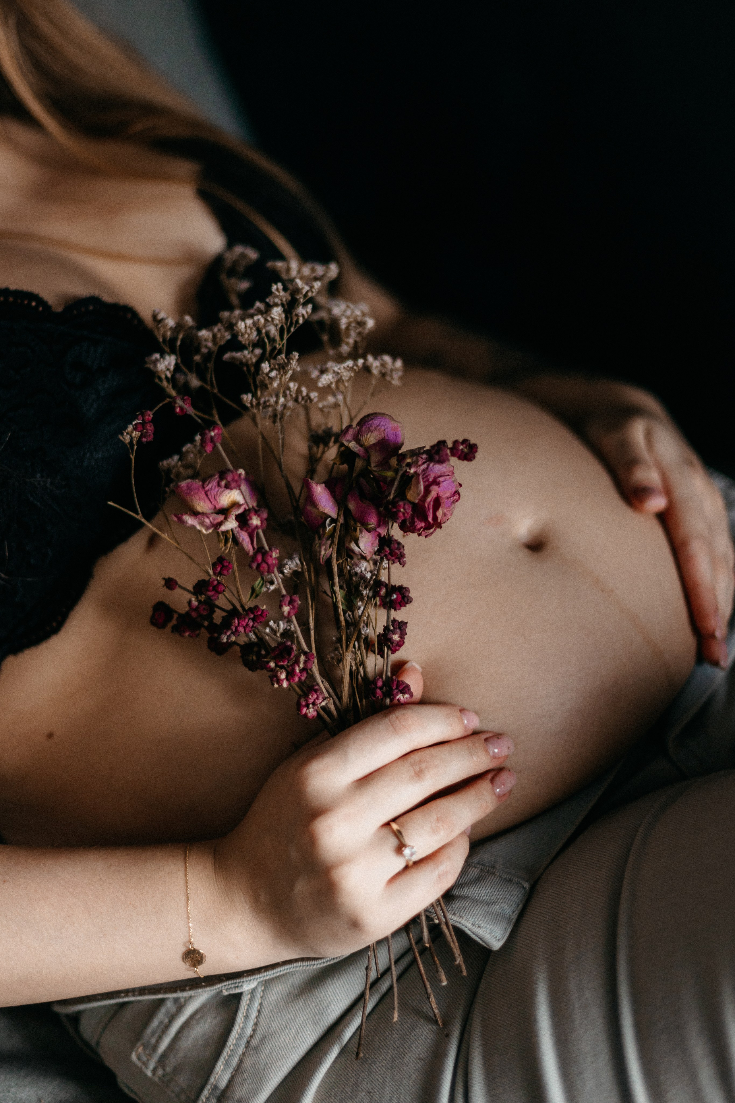 Pełna emocji fotografia sesja ciążowa lifestyle | Natalia Malinowska Fotografia | Augustów Warszawa. Natalia Malinowska Fotografia | Fotograf ślubny i rodzinny Augustów Warszawa