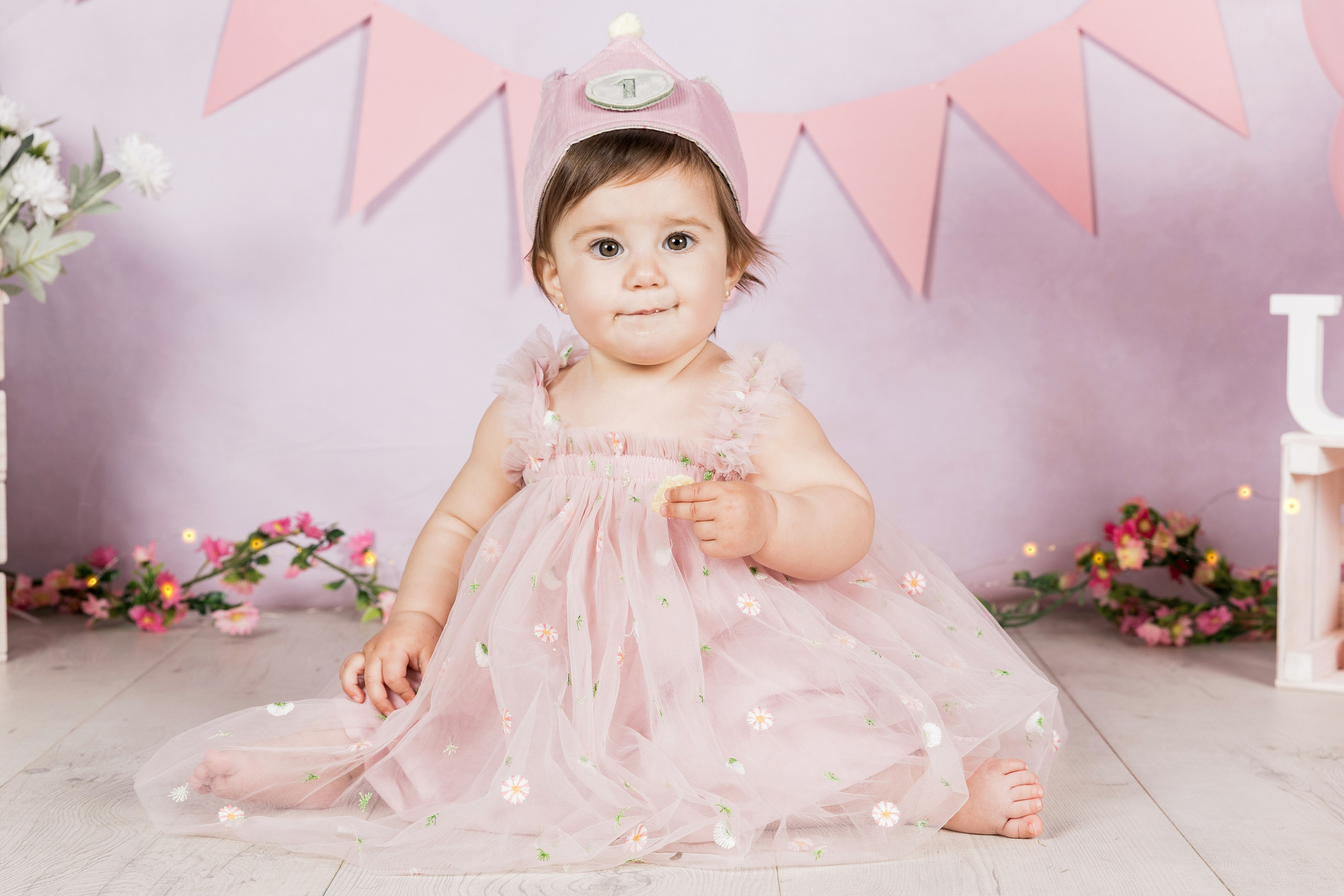 Sesión de fotos 1 año con familia y tarta | Rainbox. Rainbox Estudio de Fotografía