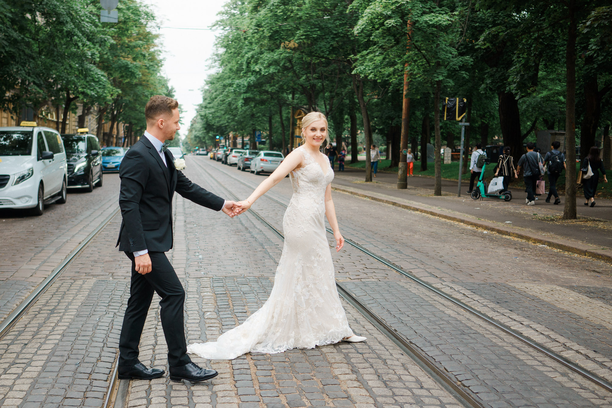 M&P, häävalokuvaus Klaus K, Rake-sali ja Helsingin vanha kirkko