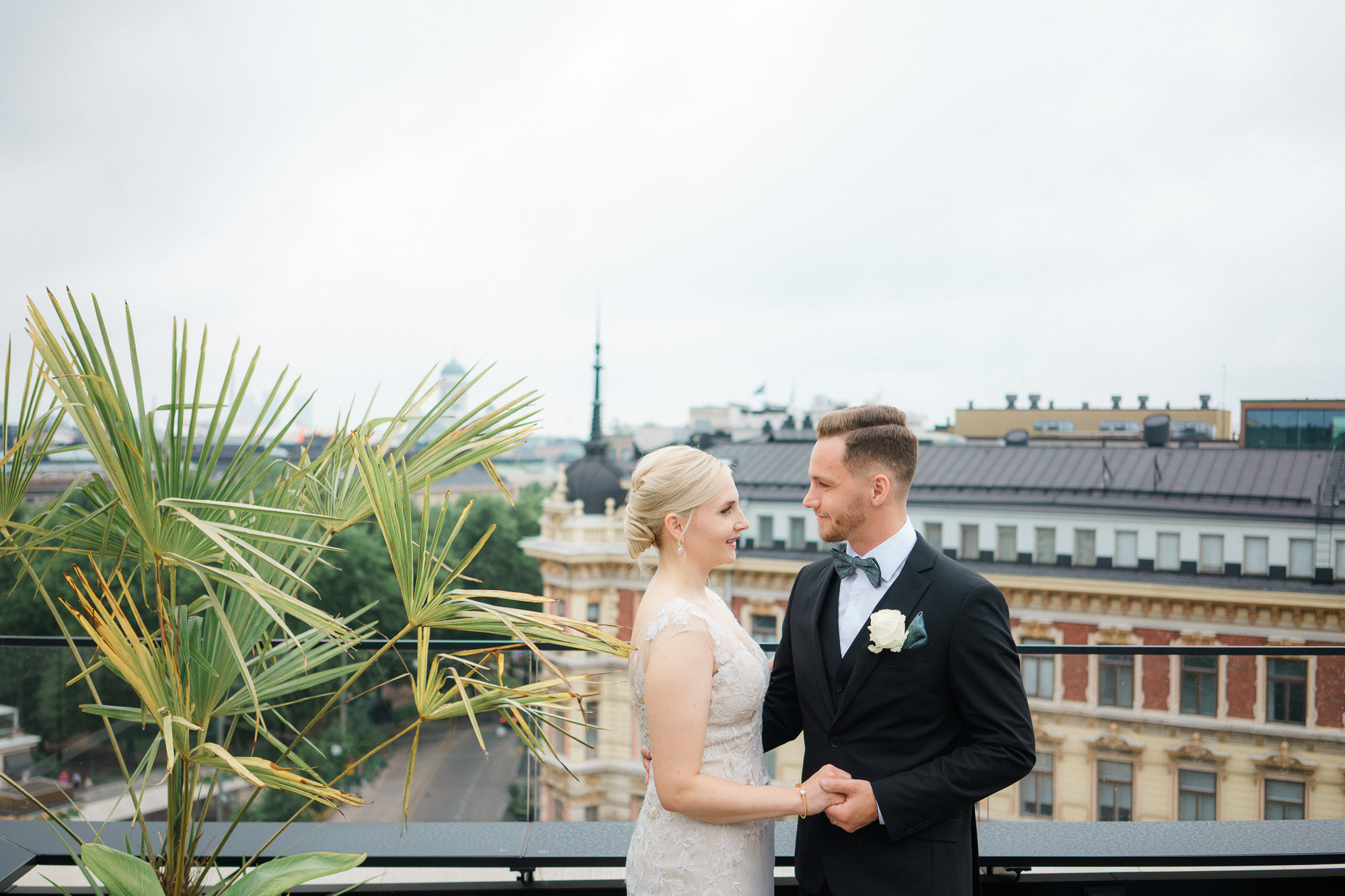 M&P, häävalokuvaus Klaus K, Rake-sali ja Helsingin vanha kirkko