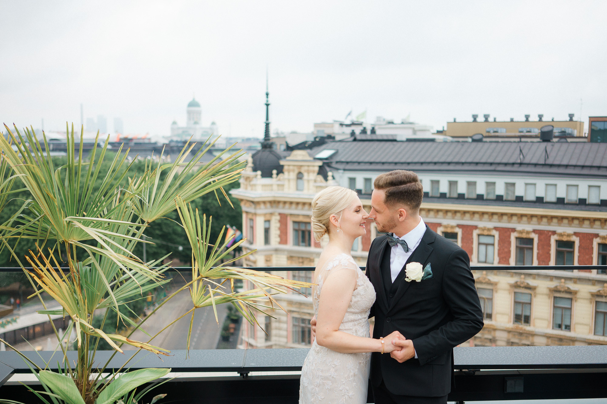 M&P, häävalokuvaus Klaus K, Rake-sali ja Helsingin vanha kirkko