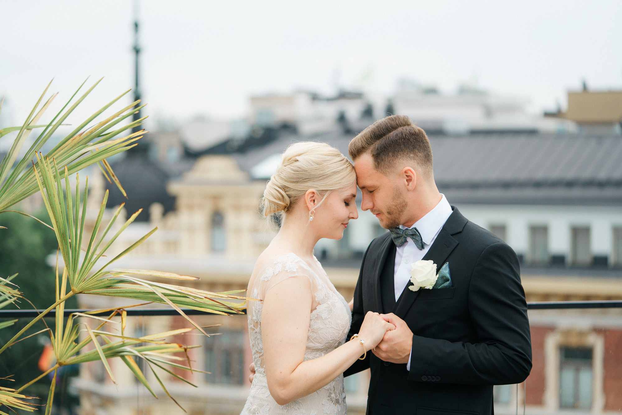 M&P, häävalokuvaus Klaus K, Rake-sali ja Helsingin vanha kirkko