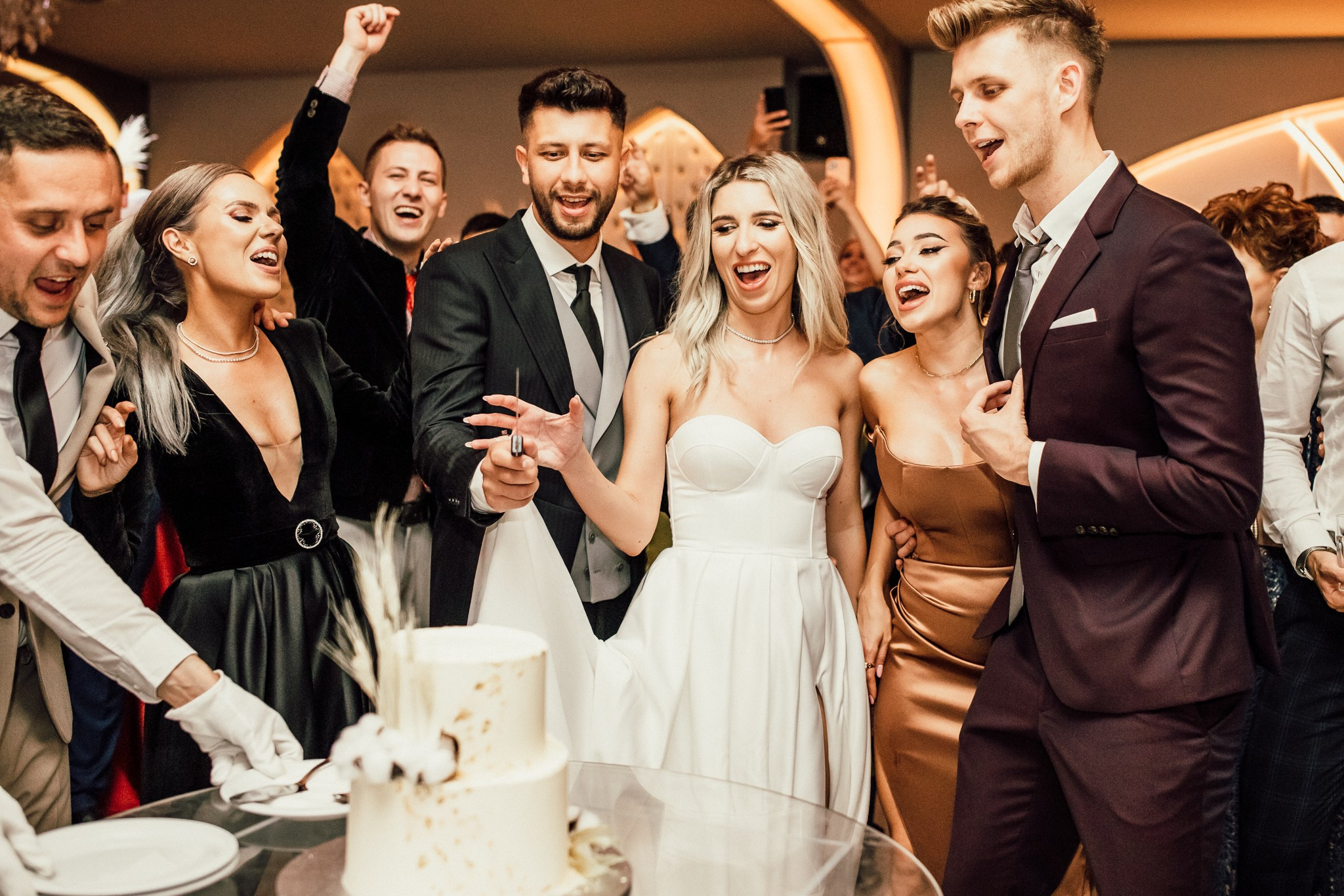 Fotografii de nuntă la Muzeul de artă Cluj-Napoca. Horatiu Fat: Fotograf si Videograf Profesionist Nunta Cluj-Napoca