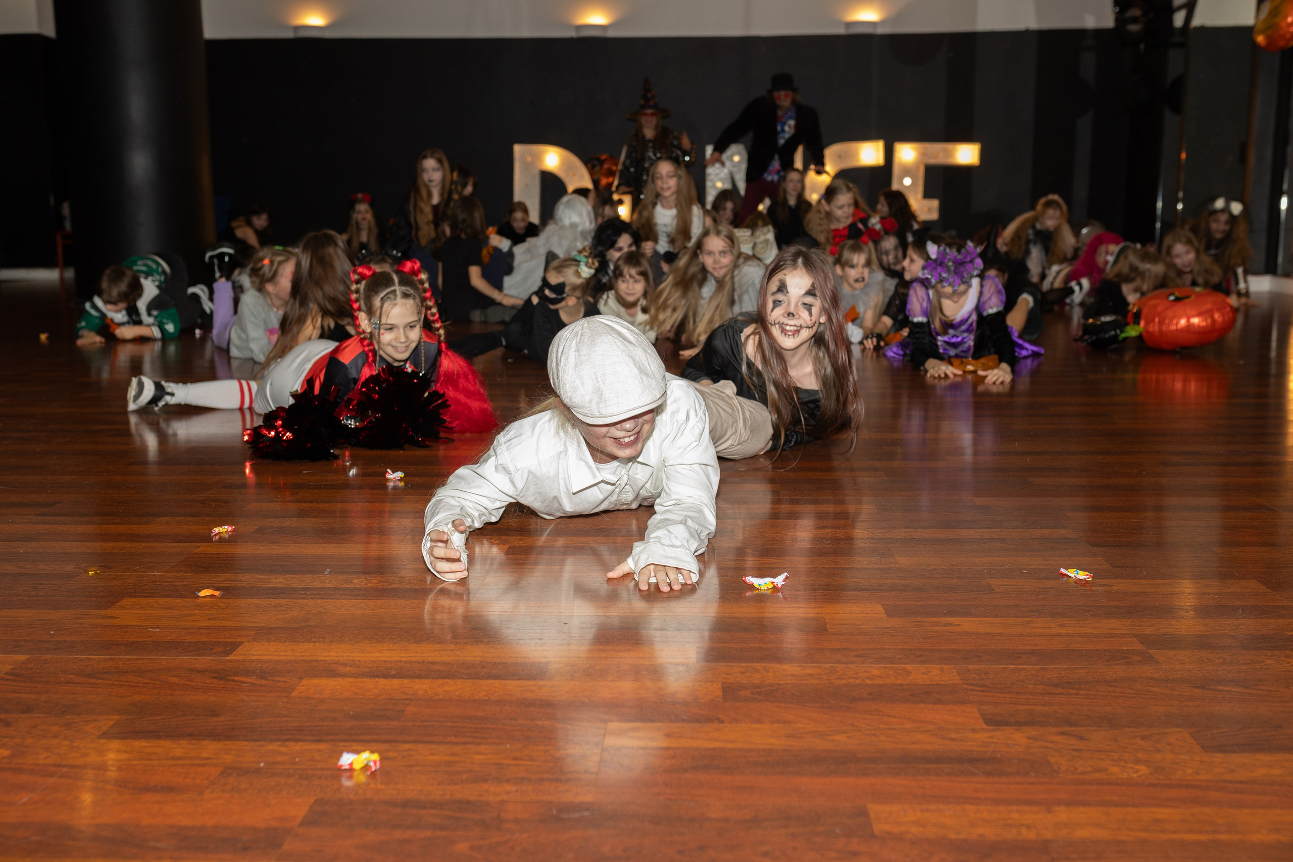 Leo dance studio Helloween 2025. Семейный и детский фотограф в Варшаве Мила Бобровская