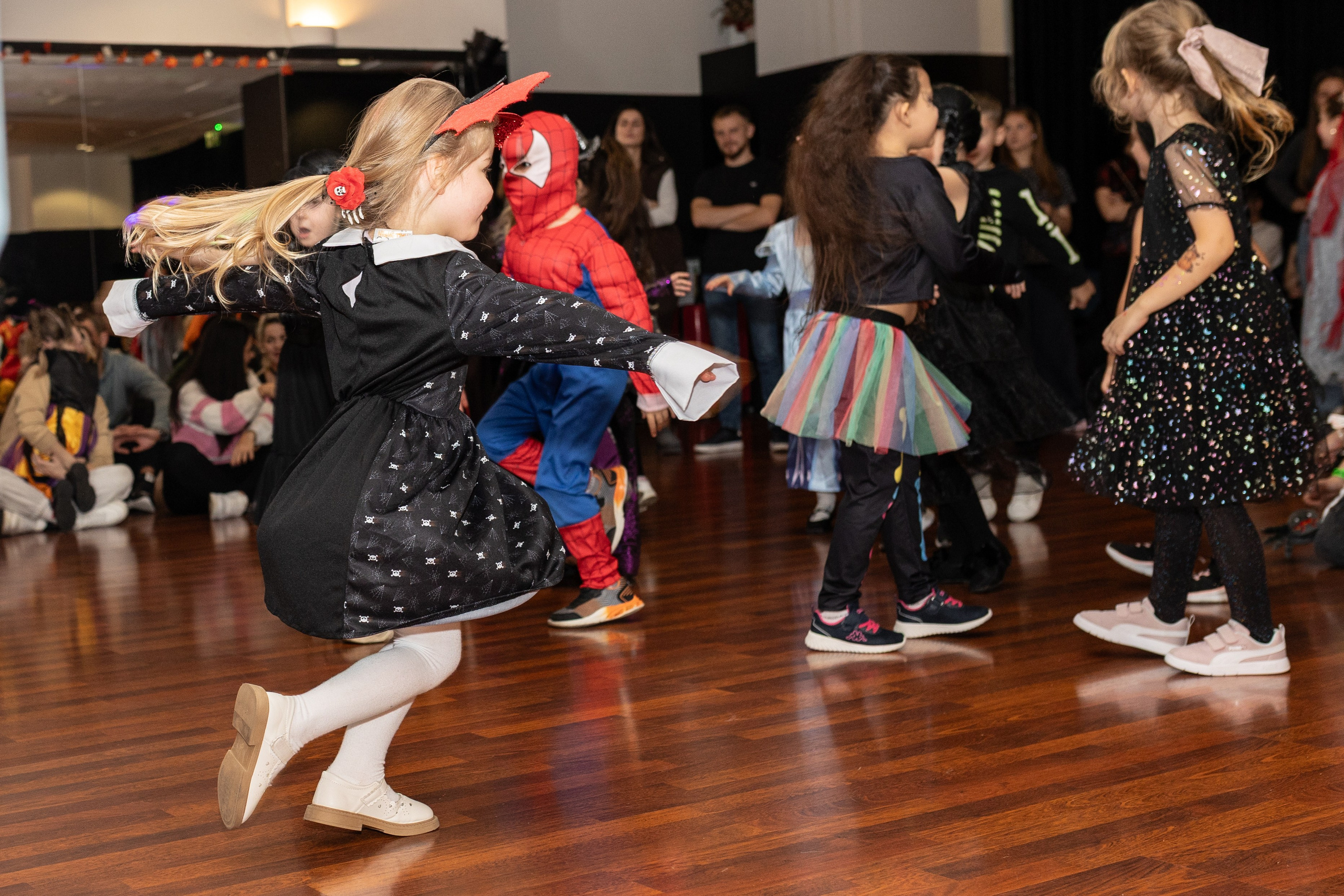 Leo dance studio Helloween 2025. Семейный и детский фотограф в Варшаве Мила Бобровская