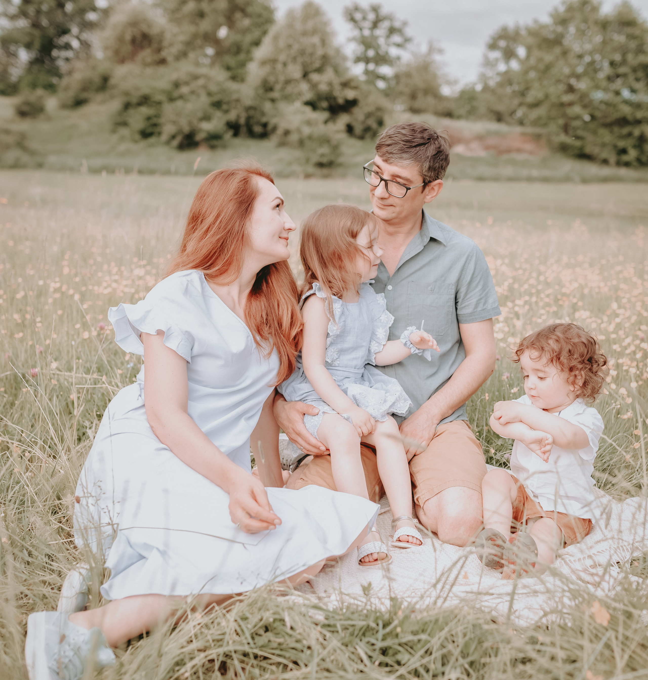 Familienshooting-familienfotograf-outdoorshooting-ulm-biberach. Fotografin für Frauen, Paare & Familien in Emsland, Lingen & Umgebung