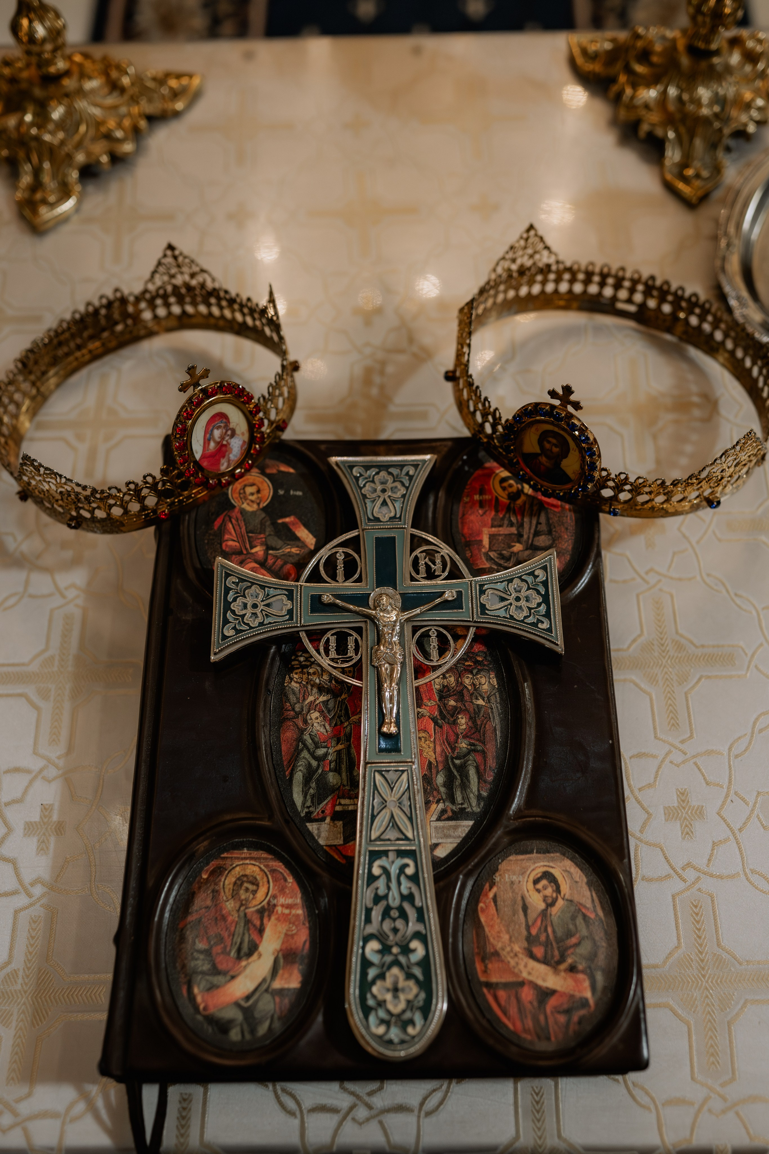 Cununie civila in aer liber , artificii de zi colorate , decor nunta , nunta la Hotel Traian. Proud Vision Weddings | Wedding Photography & Film — Servicii profesionale Foto Video Nunta Iasi