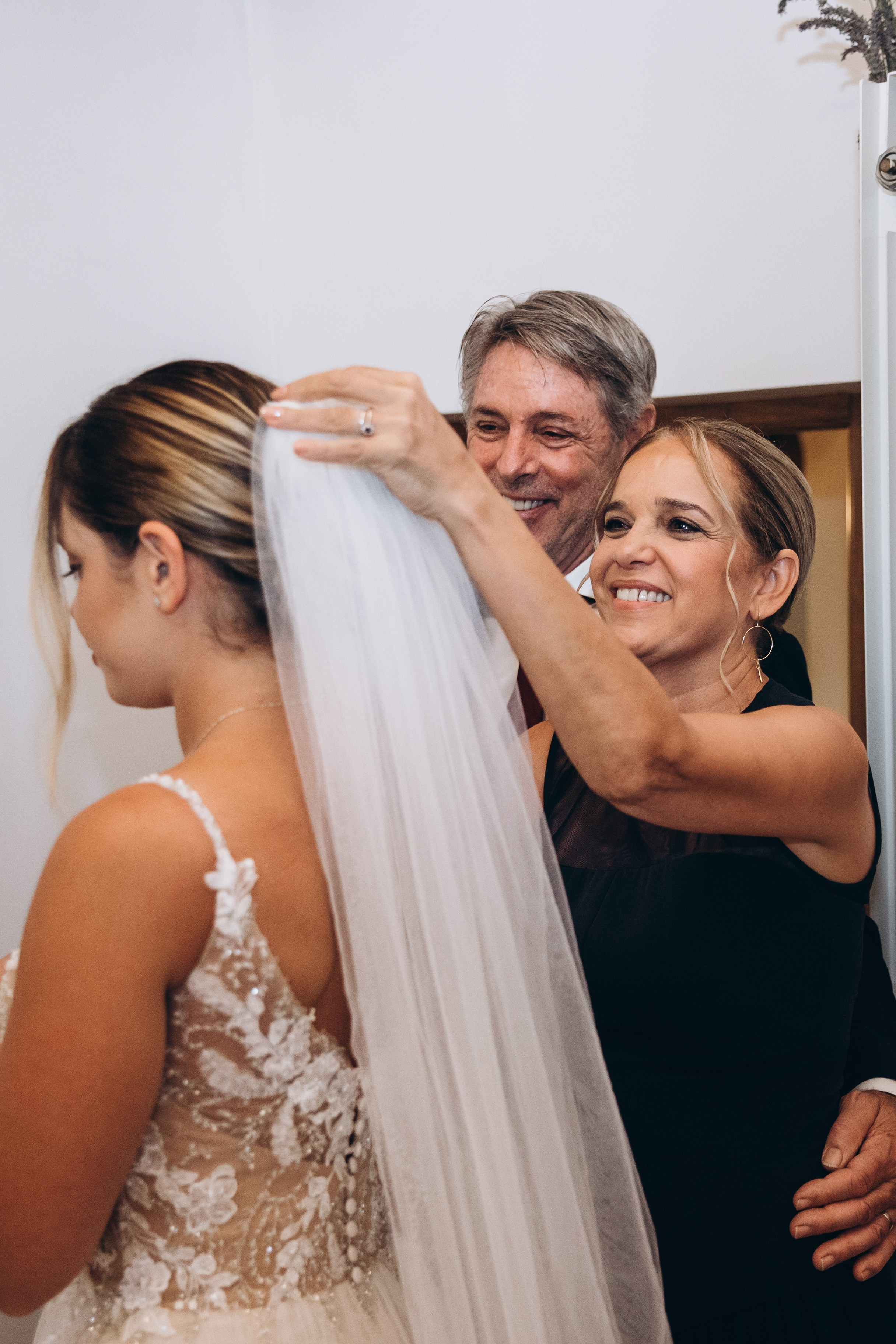 Chloé & Tom. Eugenie Smirnova — wedding, corporate and lifestyle photographer in Toulouse and Southwest France