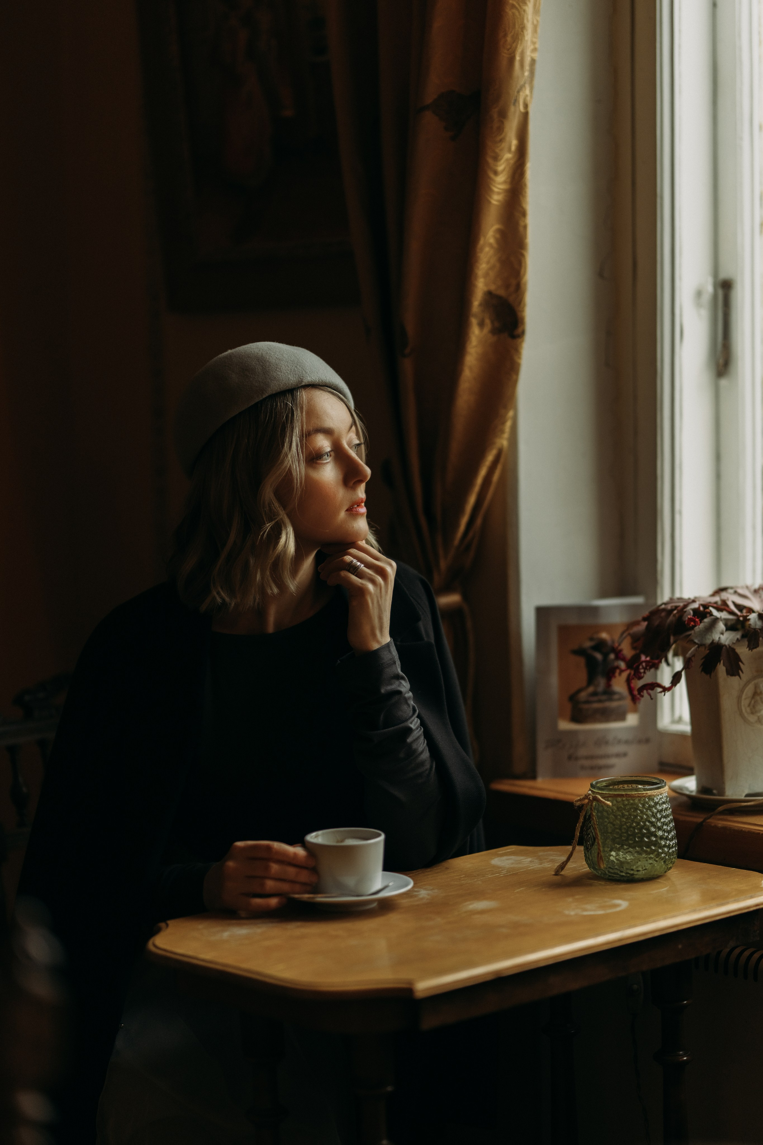 Woman phoshoot. Wedding and portrait photographer in Helsinki Vickan O