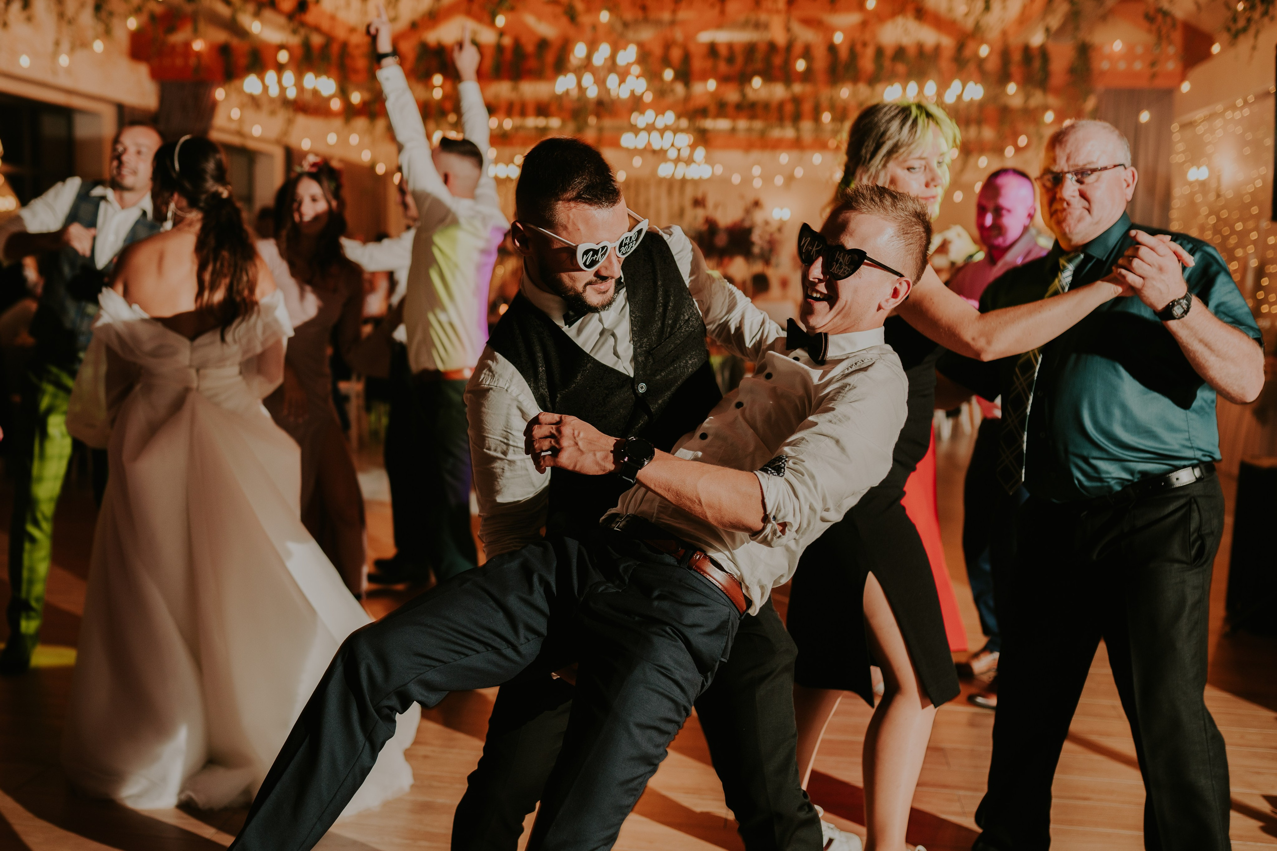 Sala Koralowa w Jaworzu: Opowieść o ślubie Nikoli i Kacpra. Karkowskafoto - fotografia miłości