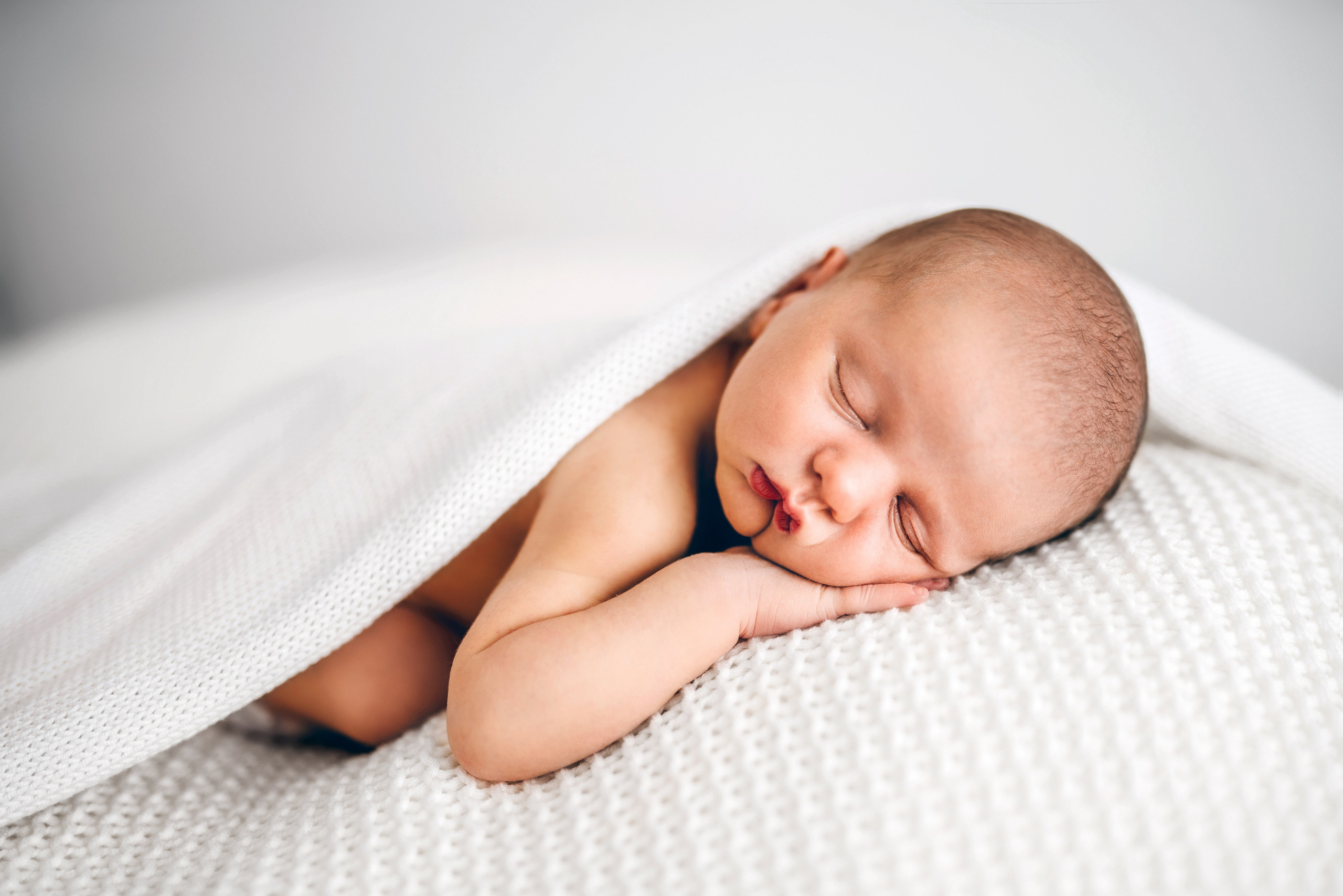Newborn. Svitlana Miahka fotografa a Genova
