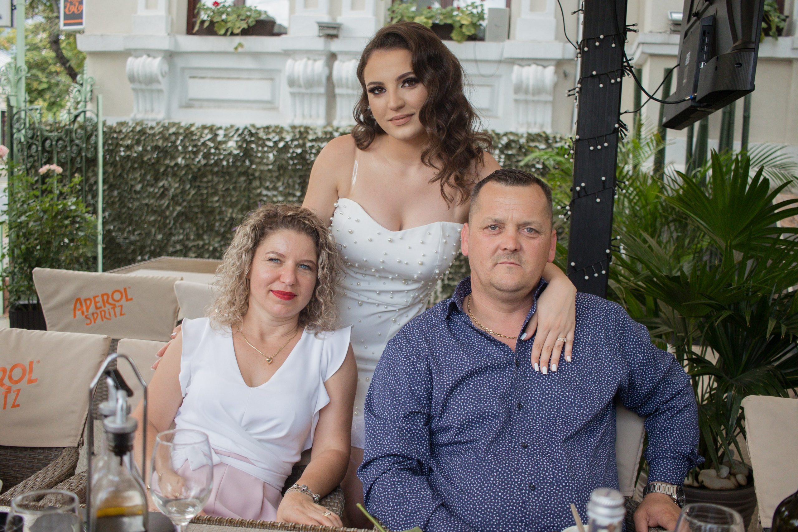 Ana & Mihai. Fotograf si videograf — evenimente si studio