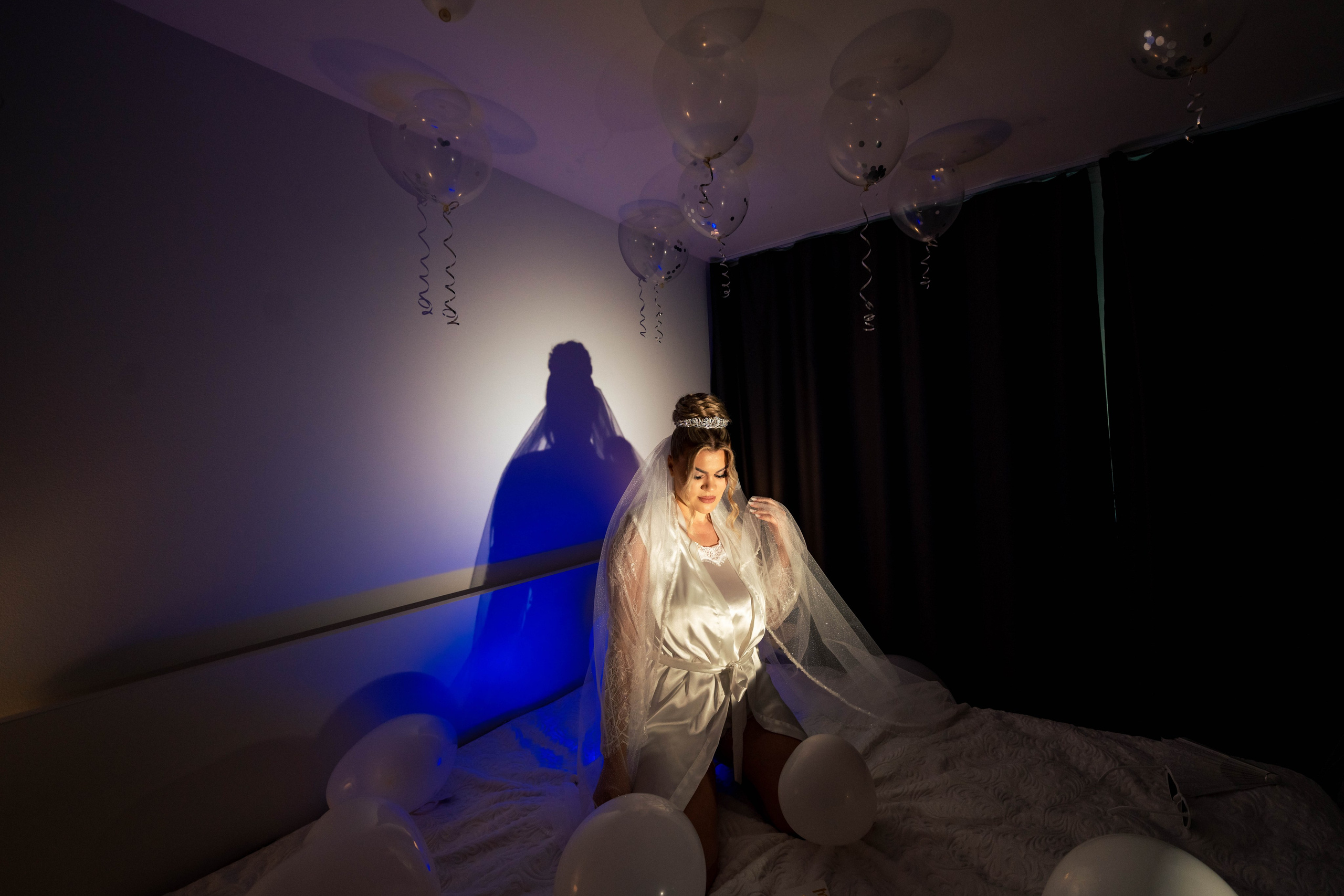 Andreea, Damian si Aris. Acasă