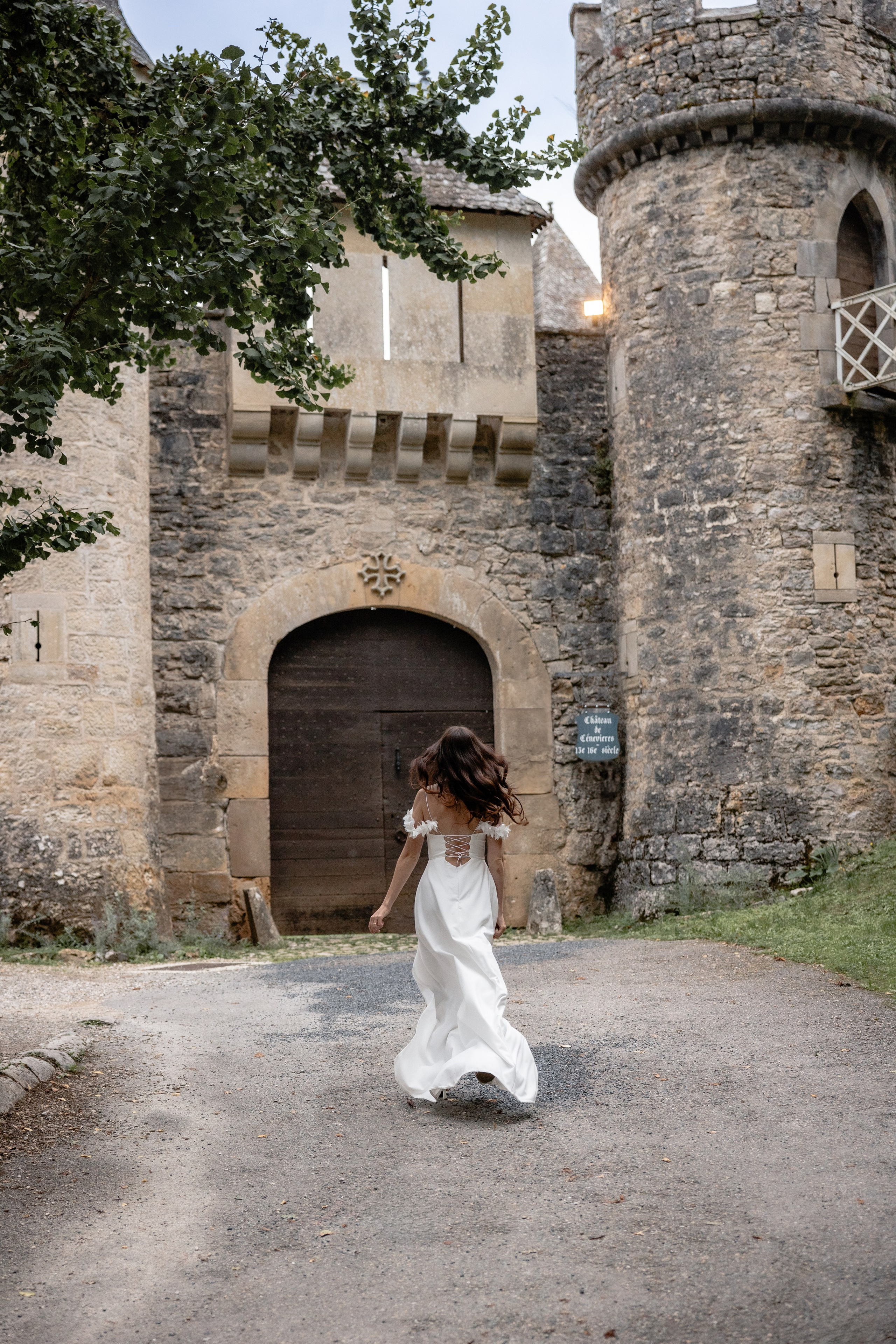 Mariage au château français. Elopement au Château de Cénevières. Eugénie Smirnova — Photographe à Toulouse et dans le Sud-Ouest