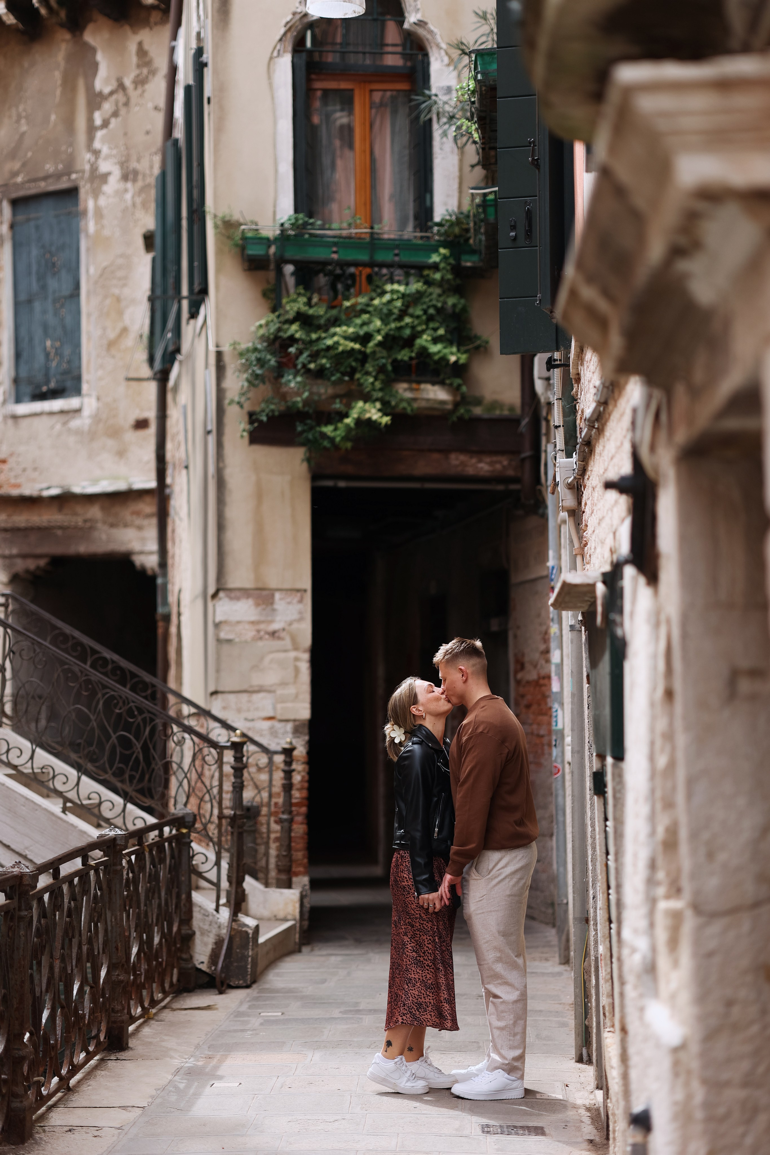 Wedding proposal at Scala Contarini del Bovolo. Photographer in Venice, Viktoria Antonova