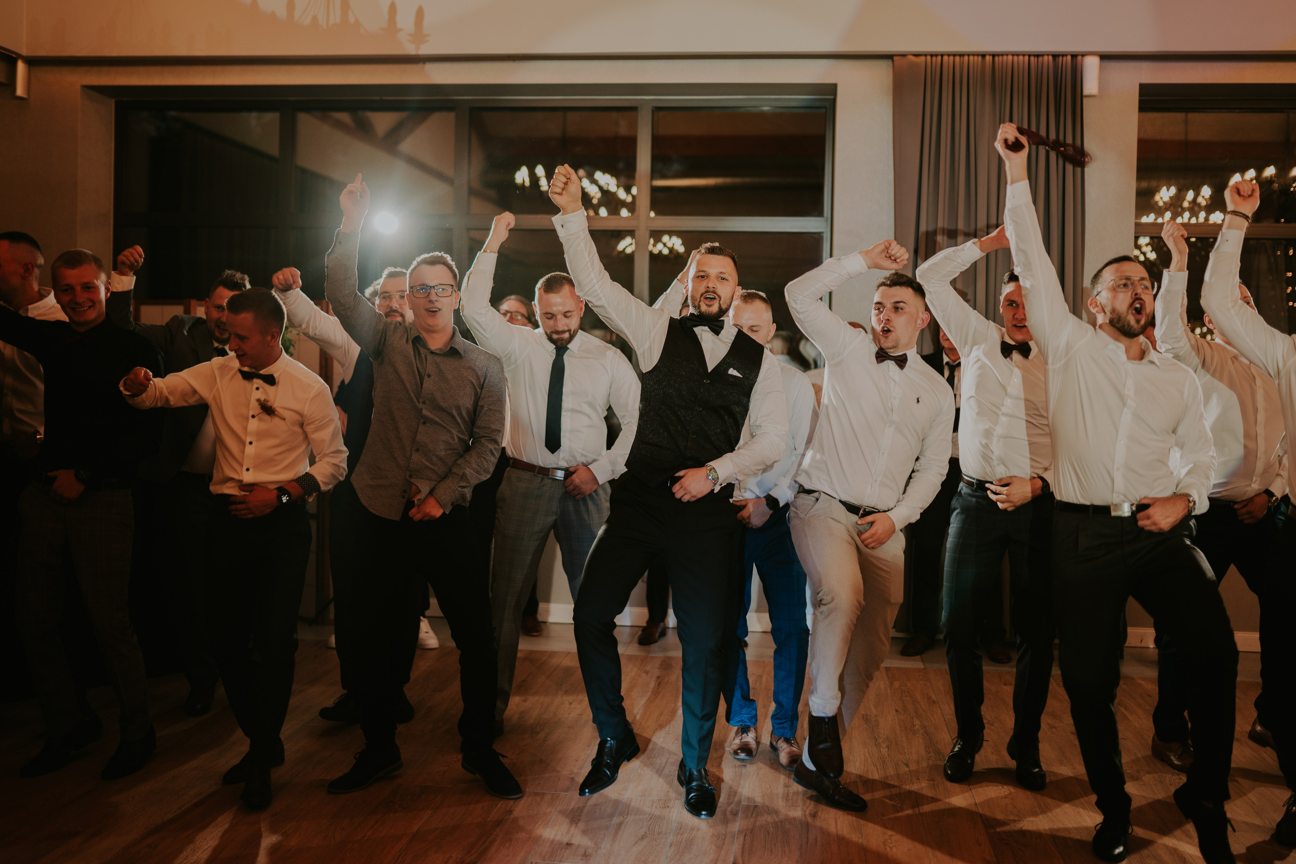 Sala Koralowa w Jaworzu: Opowieść o ślubie Nikoli i Kacpra. Karkowskafoto - fotografia miłości