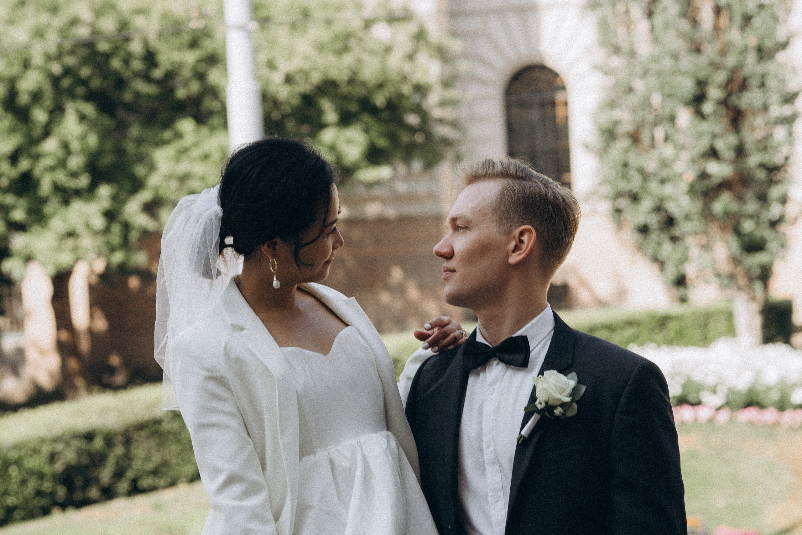 City wedding. Wedding and portrait photographer in Helsinki Vickan O