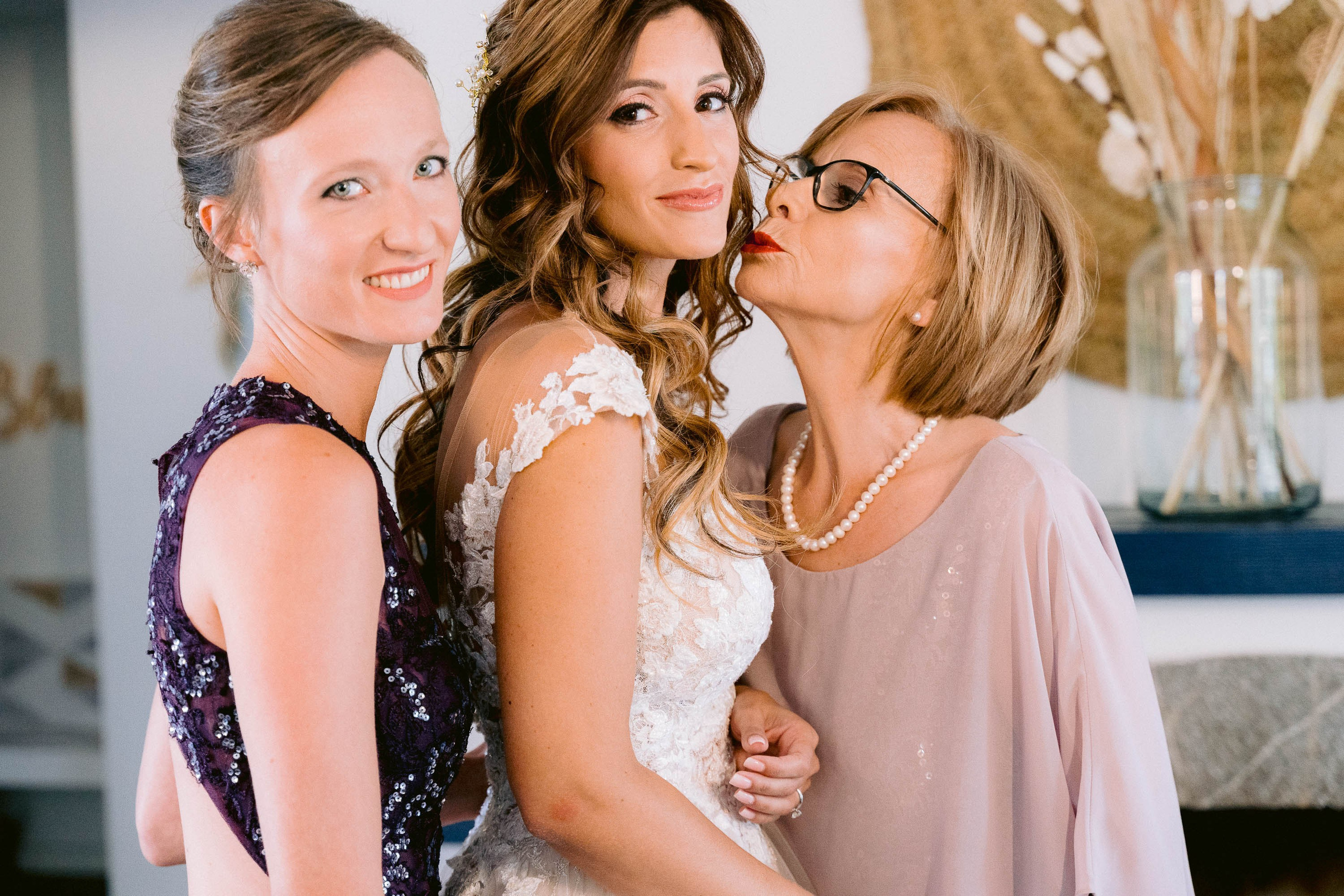 Wedding in Mallorca at Mhares Beach Club. Mallorca Wedding, Corporate & Social Photographer