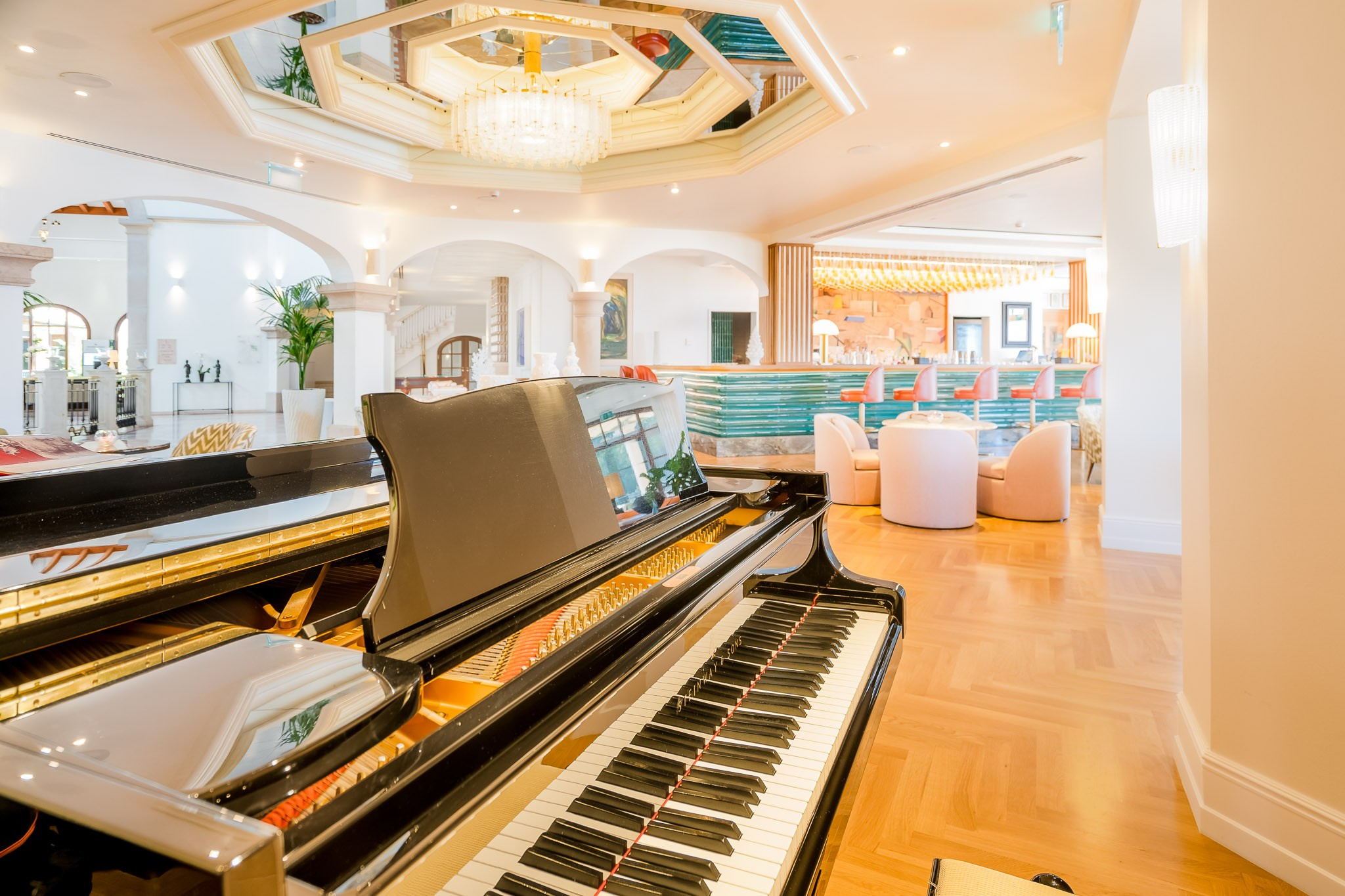 Fotografía comercial en el bar del St. Regis Mardavall. Mallorca Wedding, Corporate & Social Photographer