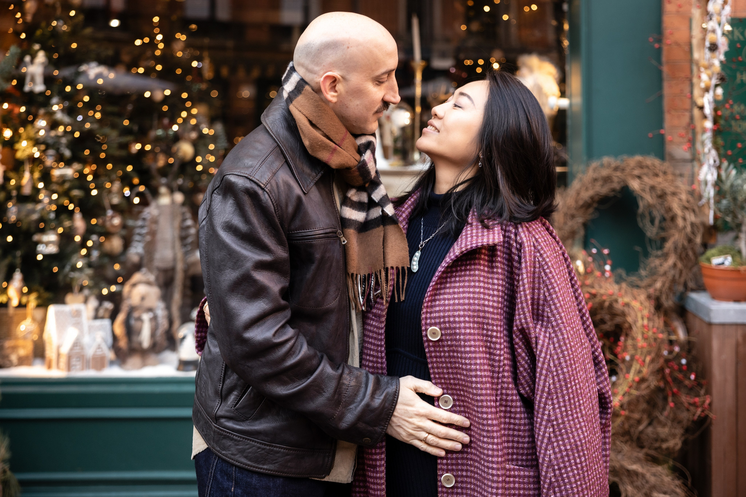 Christmas maternity photo session in Toulouse. Eugenie Smirnova — wedding, corporate and lifestyle photographer in Toulouse and Southwest France