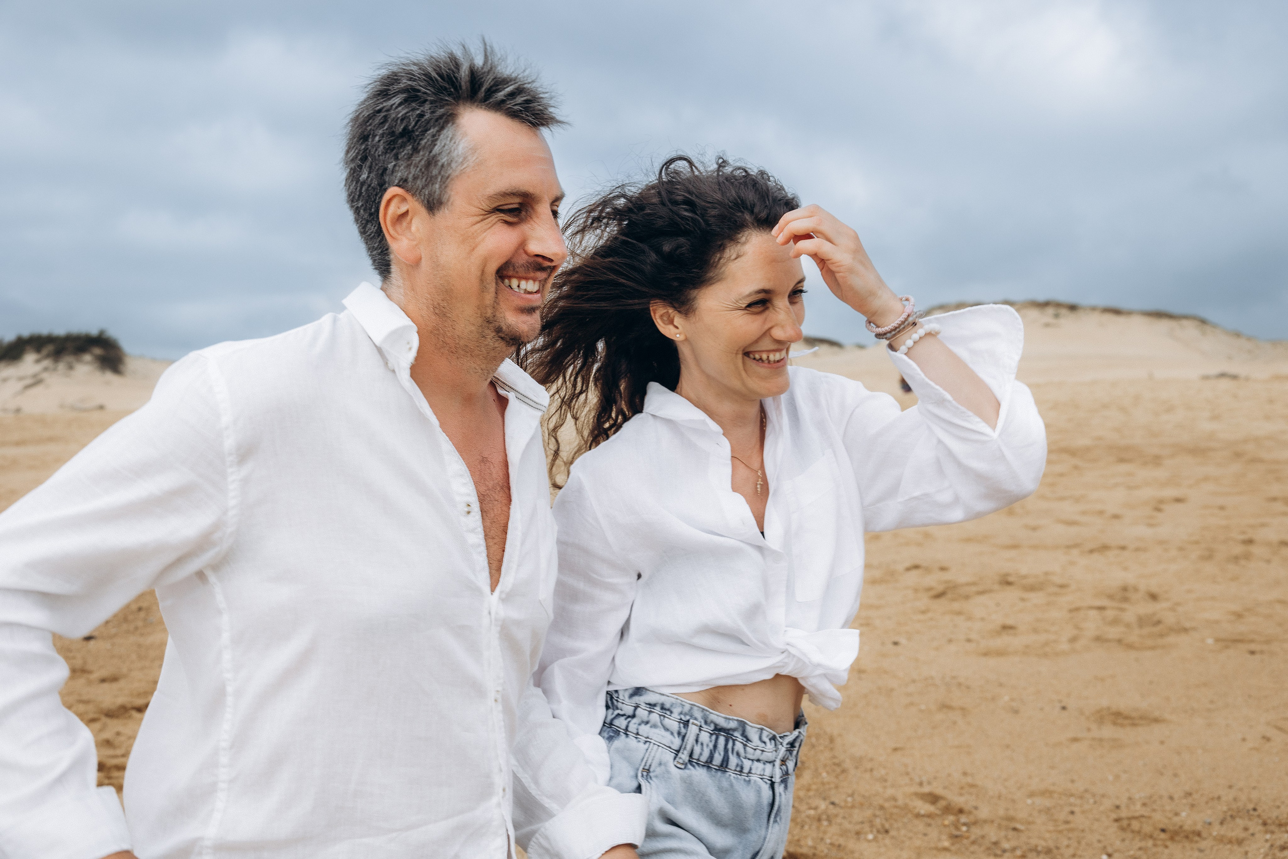 Family photoshoot by the ocean. Labenne Ocean Beach 2024. Eugenie Smirnova — wedding, corporate and lifestyle photographer in Toulouse and Southwest France