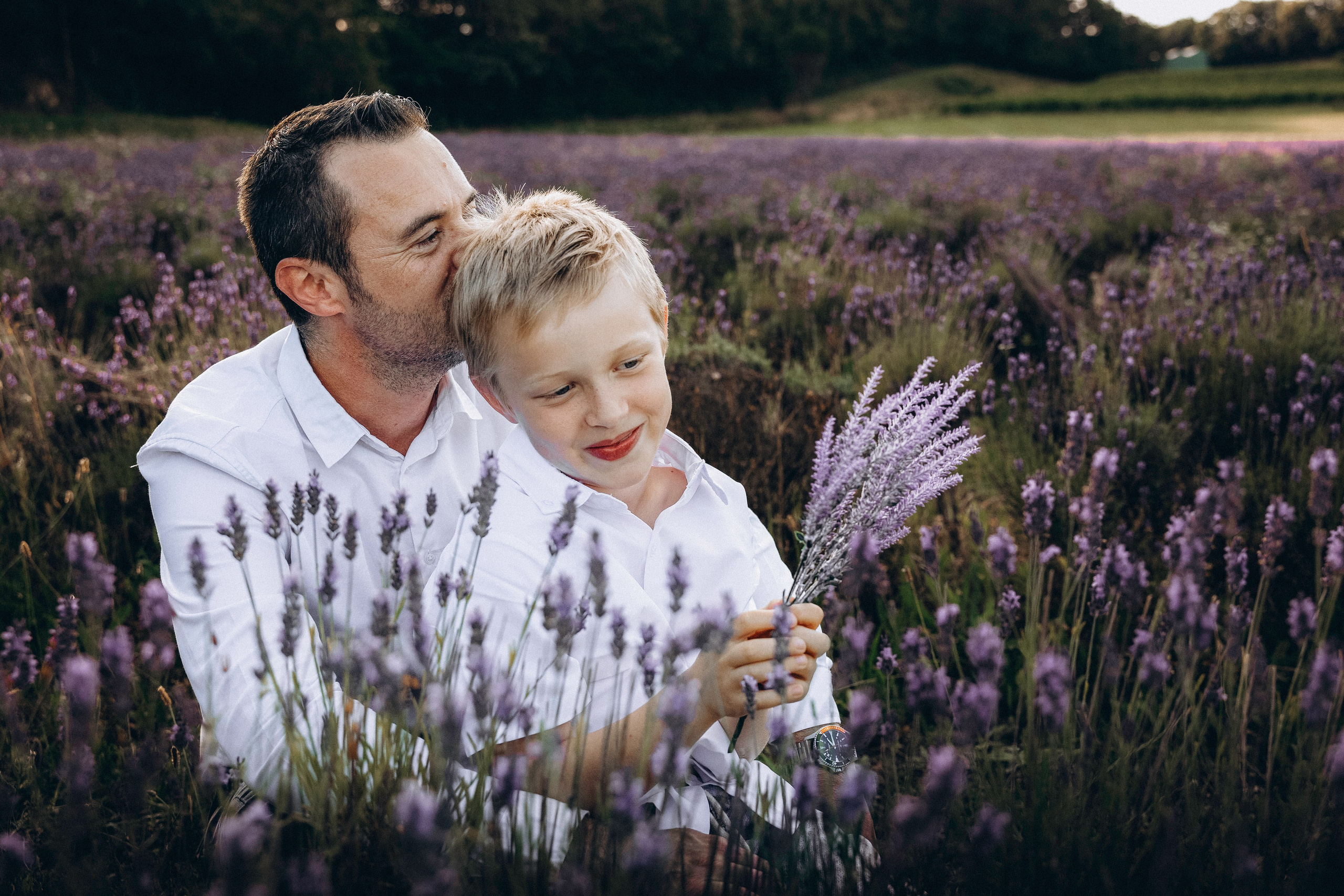 A Dreamy Family Photoshoot in the Lavender Fields Near Gaillac. Eugenie Smirnova — wedding, corporate and lifestyle photographer in Toulouse and Southwest France