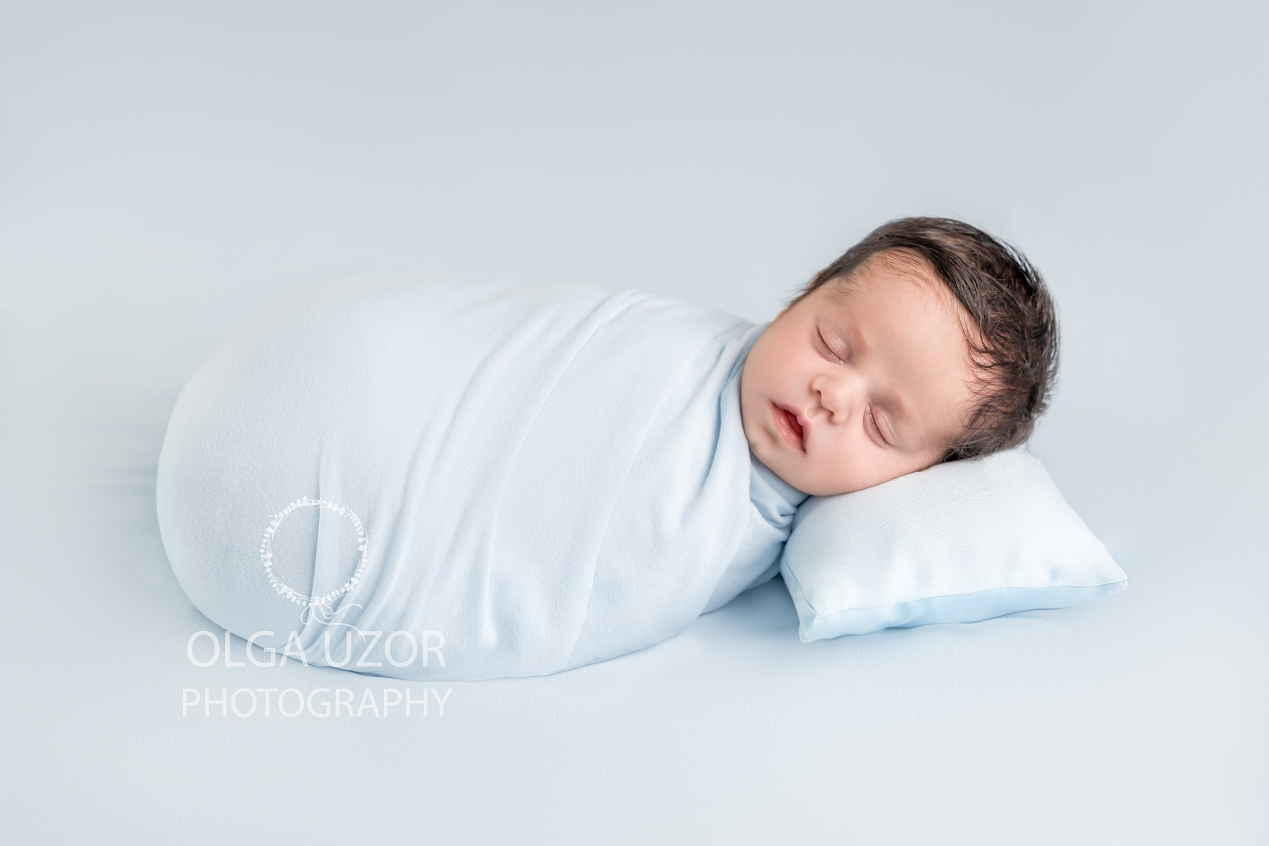 Newborn photo session Stevenage, Hertfordshire. Photographer. Stevenage, Hertfordshire family, maternity and newborn photographer