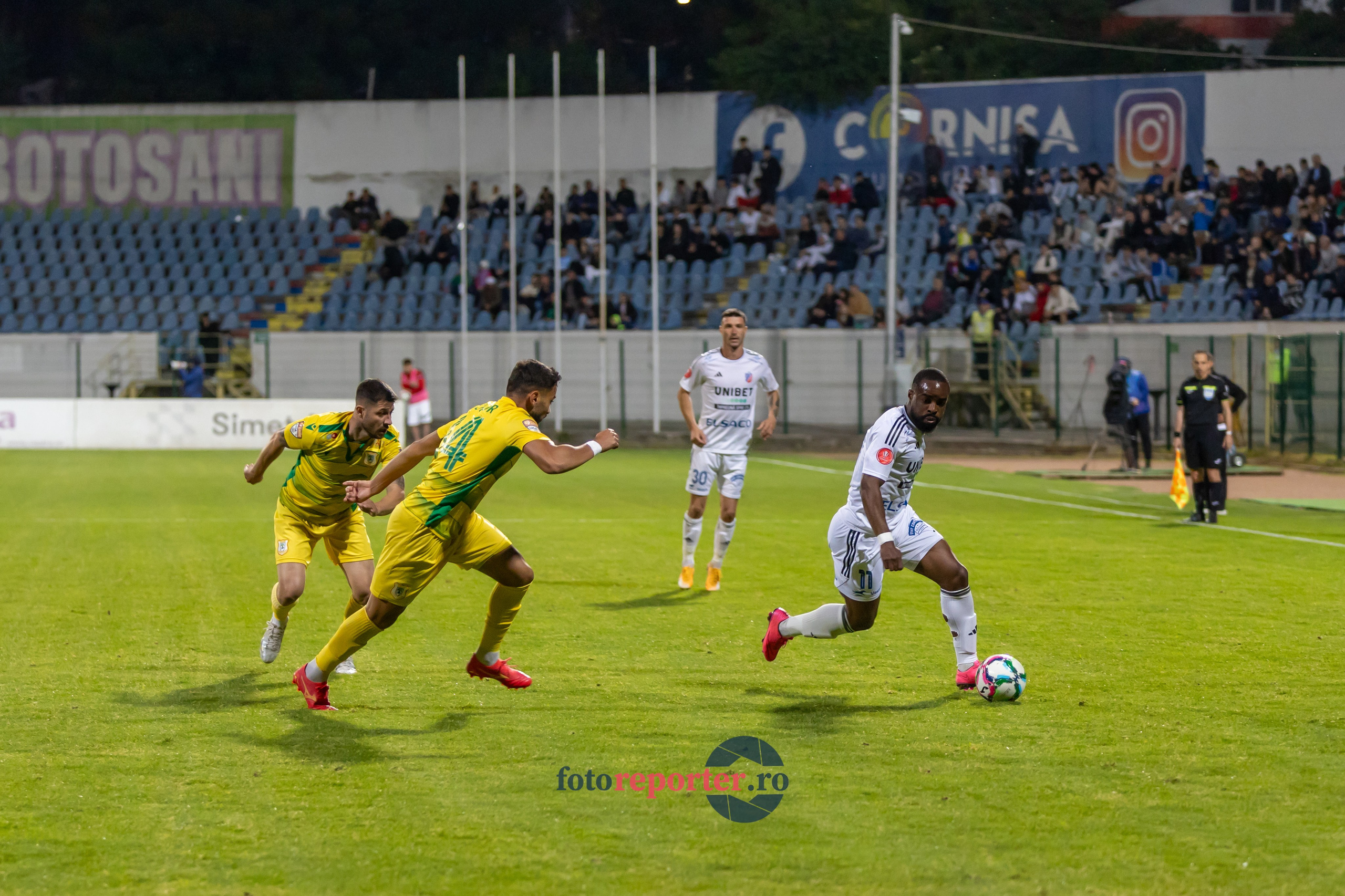 Galerie Foto: FC Botoșani vs. CS Mioveni - Pe 17 mai 2024, am fost martorii unei partide incredibile între FC Botoșani și CS Mioveni, în prima manșă a barajului pentru evitarea retrogradării. În fața unui stadion plin de emoție și speranță, echipa noastră a obținut o victorie importantă, cu un gol marcat de Aldair în minutul 93. 💪 *FC Botoșani 1-0 CS Mioveni*⚽️ Urmăriți momentele cheie ale meciului și bucuria suporterilor în această galerie foto! Pregătiți-vă pentru meciul de retur de pe 24 mai, când vom lupta din nou pentru a rămâne în prima ligă.#FCBotoșani #CSMioveni #BarajRetrogradare #ForzaBotoșani 